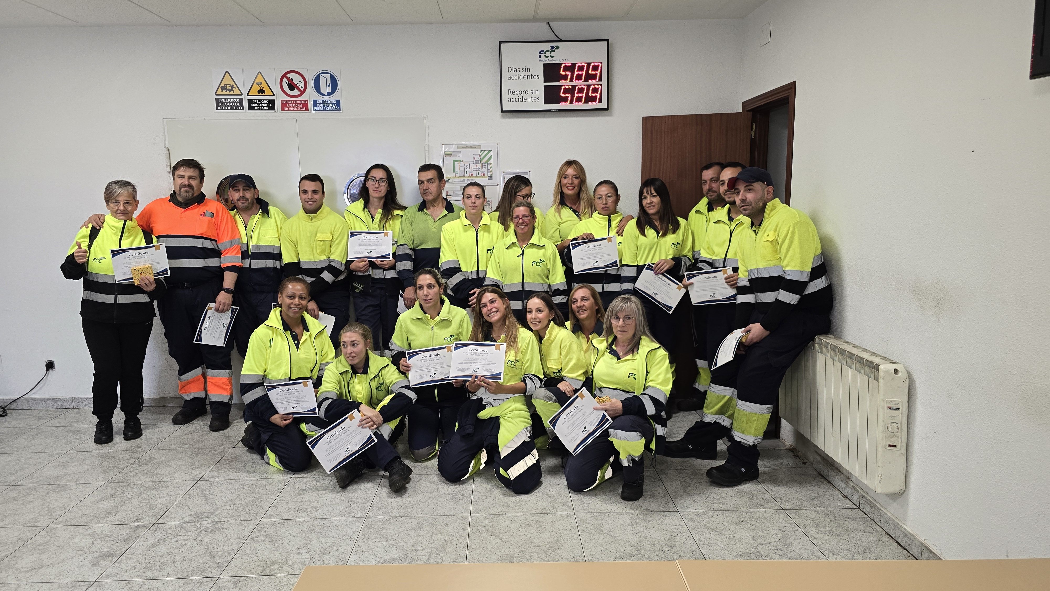 FCC entrega distinciones a trabajadores