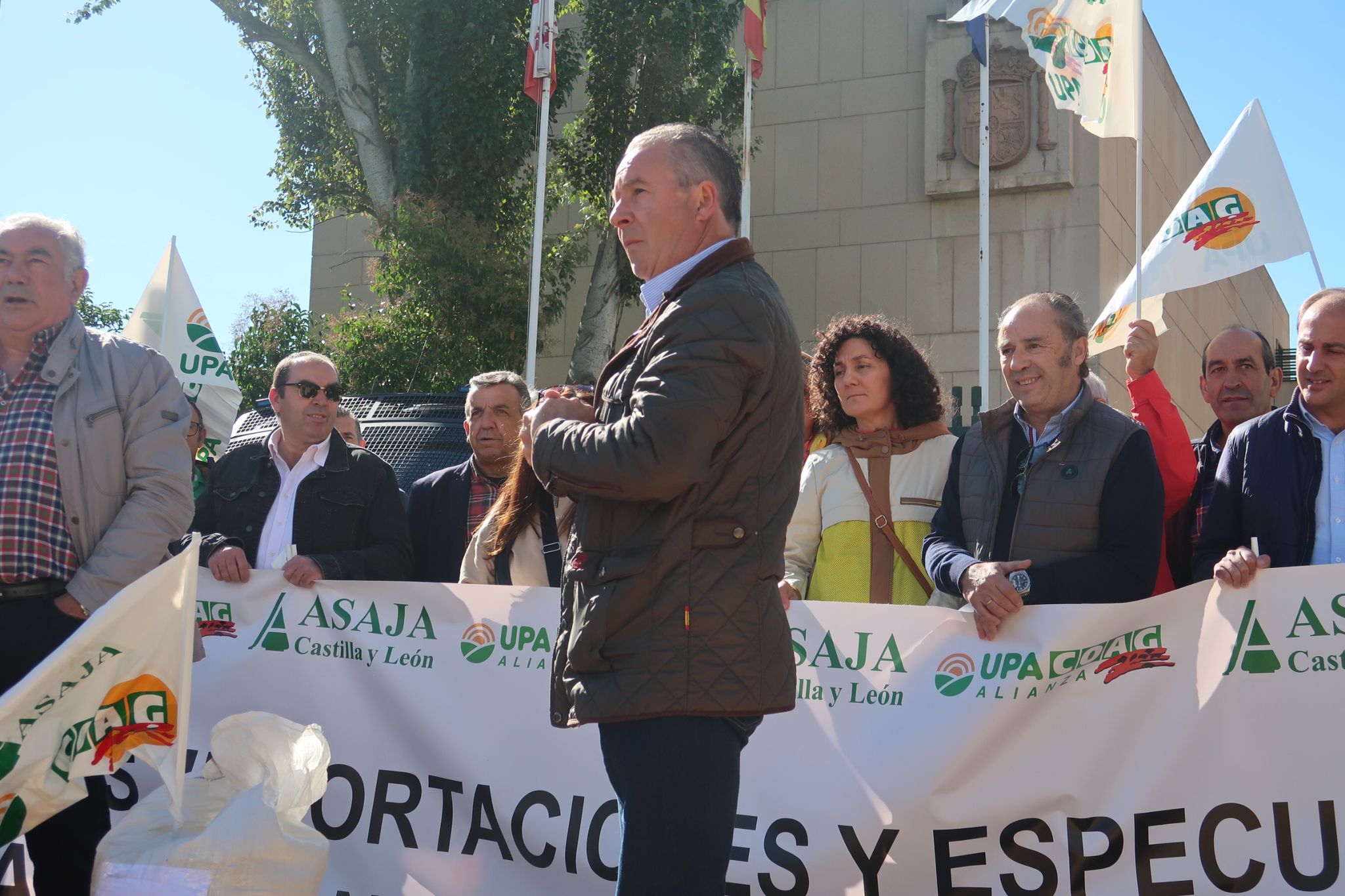  Protesta agricultores salmantinos en Valladolid por el bajo precio del cereal 