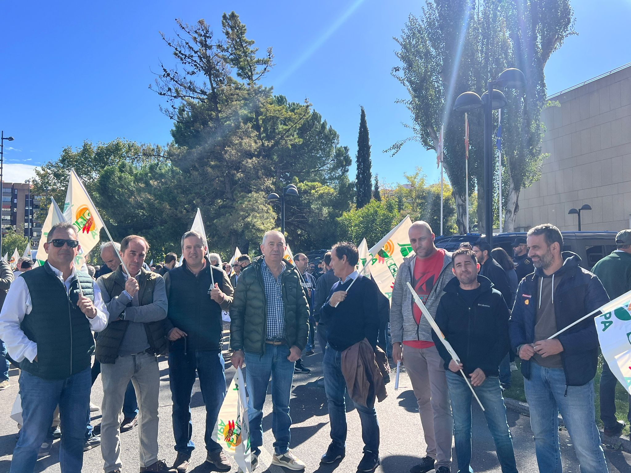  Protesta agricultores salmantinos en Valladolid por el bajo precio del cereal 