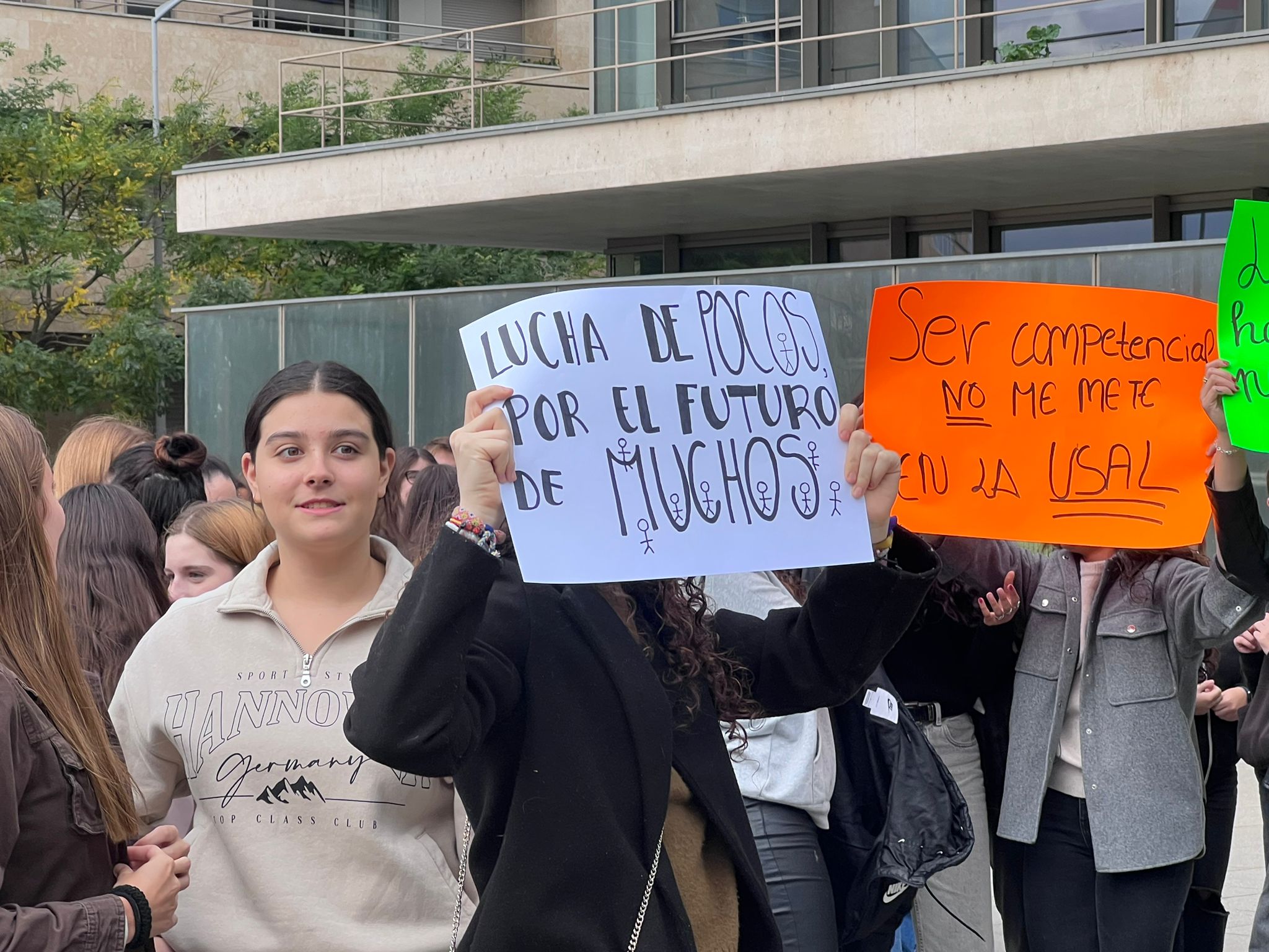 Huelga estudiantil frente a la Delegación Territorial de la Junta de Castilla y León