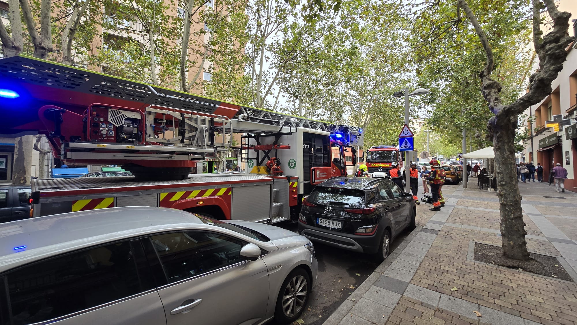  Comprobación de humo en la avenida de Portugal. Fotos Andrea M.