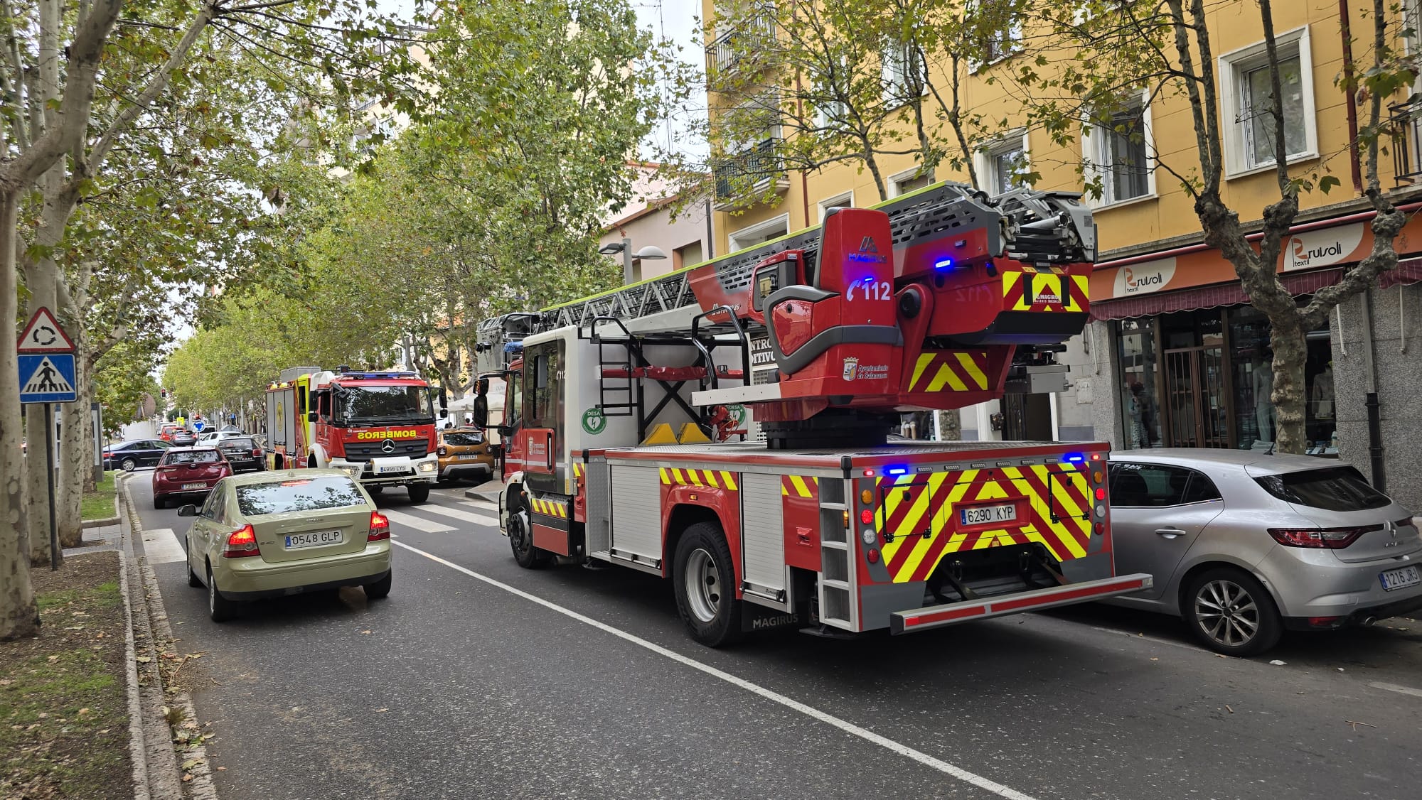  Comprobación de humo en la avenida de Portugal. Fotos Andrea M.