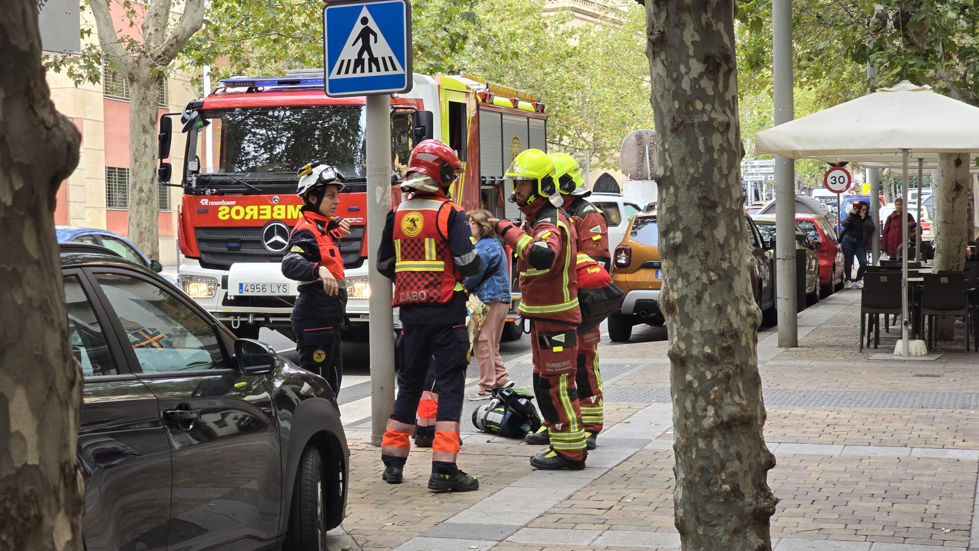  Comprobación de humo en la avenida de Portugal. Fotos Andrea M.