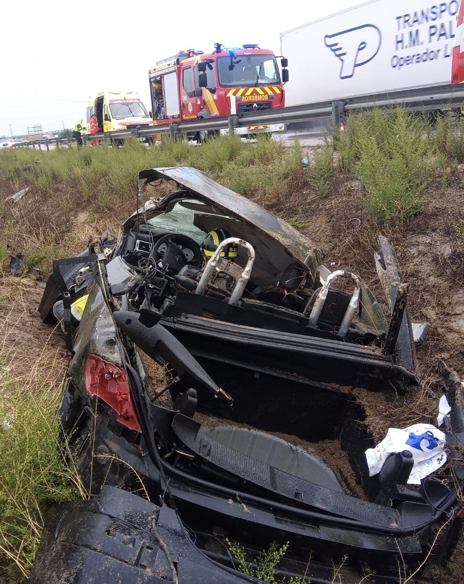 Bomberos de la Diputación de Valladolid en un accidente de la A 66. Foto: Bomberos de la Diputación de Valladolid.