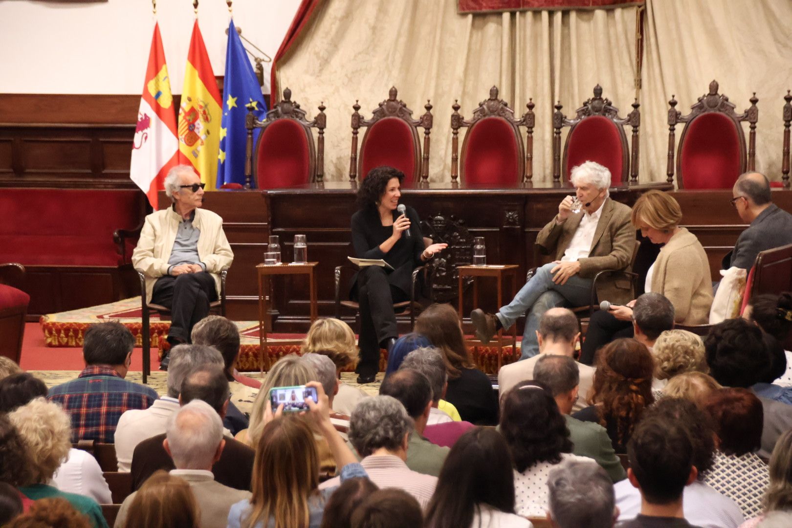 Juan Luis Arsuaga y Juan José Millás dialogan al estilo de Unamuno en el Paraninfo