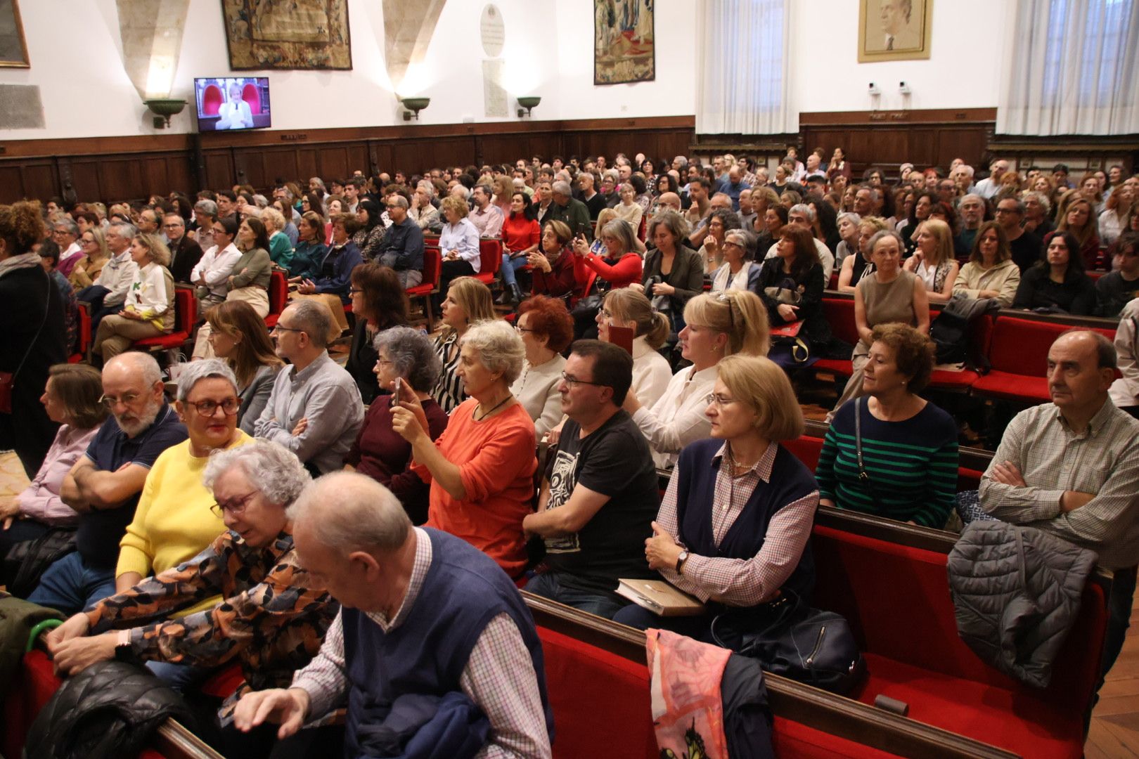 Juan Luis Arsuaga y Juan José Millás dialogan al estilo de Unamuno en el Paraninfo