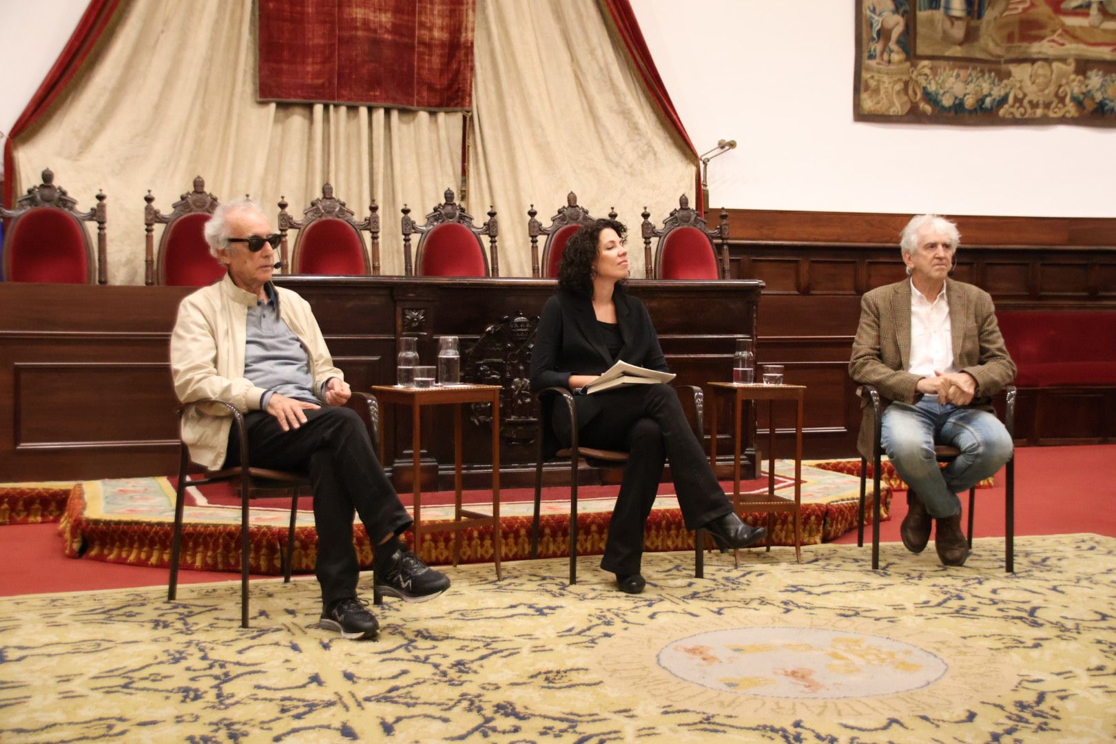 Juan Luis Arsuaga y Juan José Millás dialogan al estilo de Unamuno en el Paraninfo