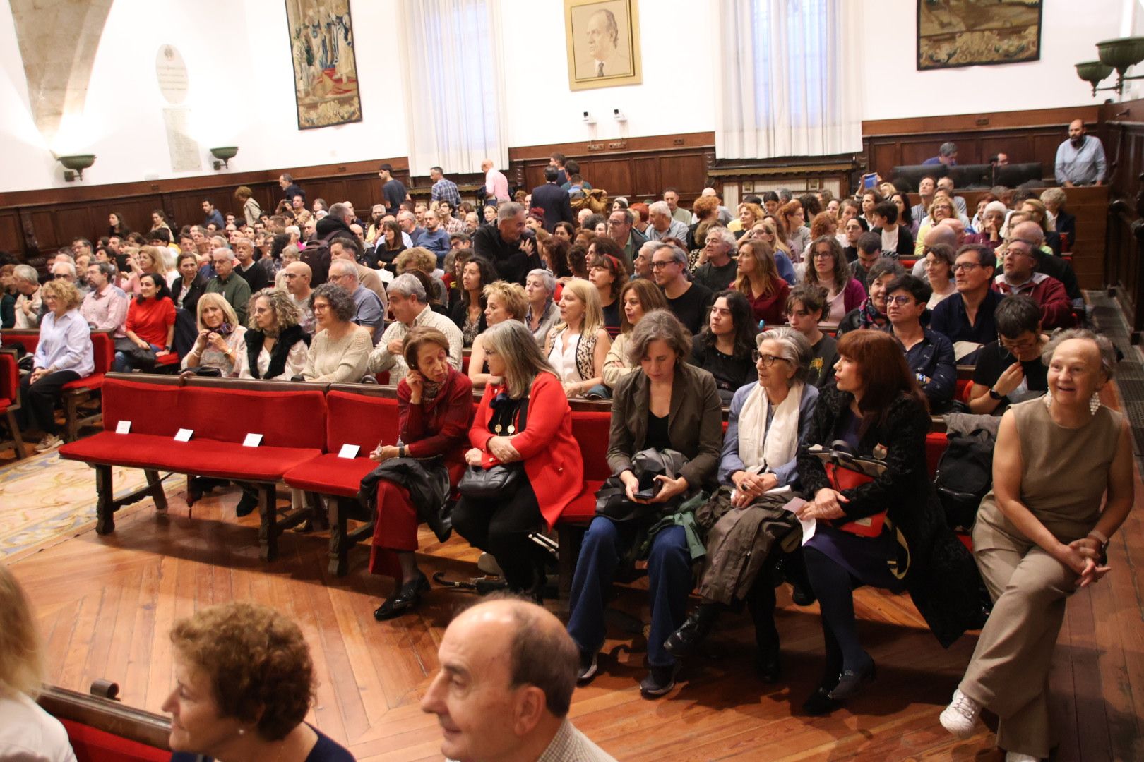 Juan Luis Arsuaga y Juan José Millás dialogan al estilo de Unamuno en el Paraninfo