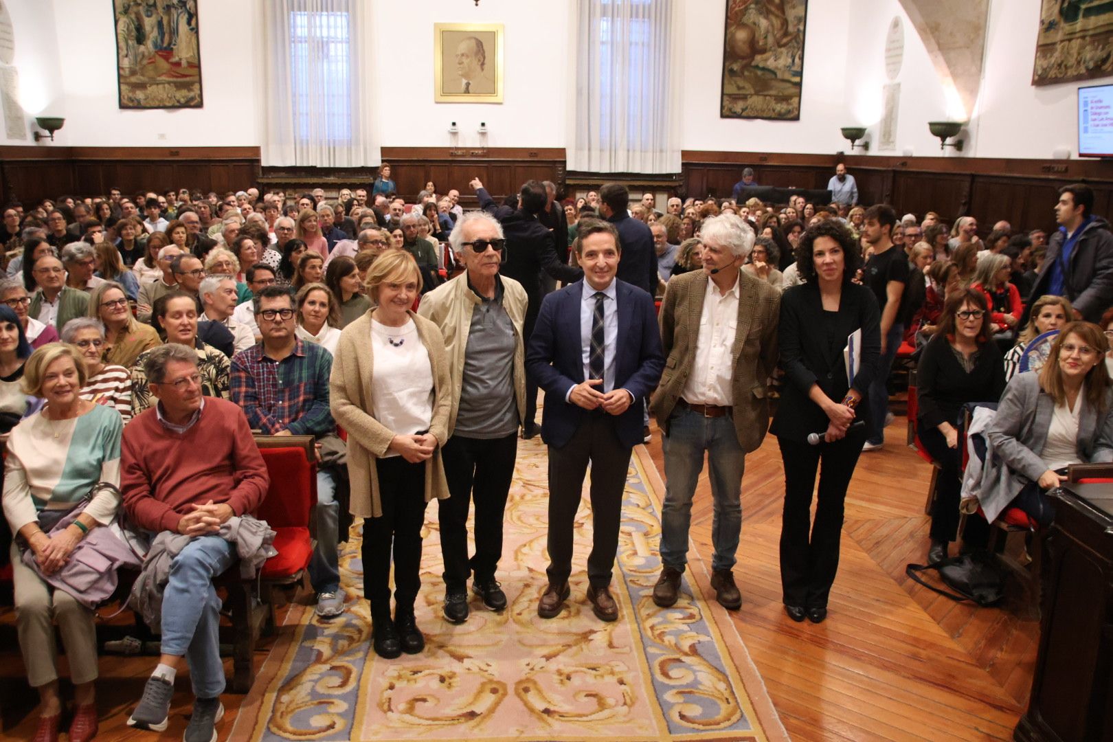 Juan Luis Arsuaga y Juan José Millás dialogan al estilo de Unamuno en el Paraninfo