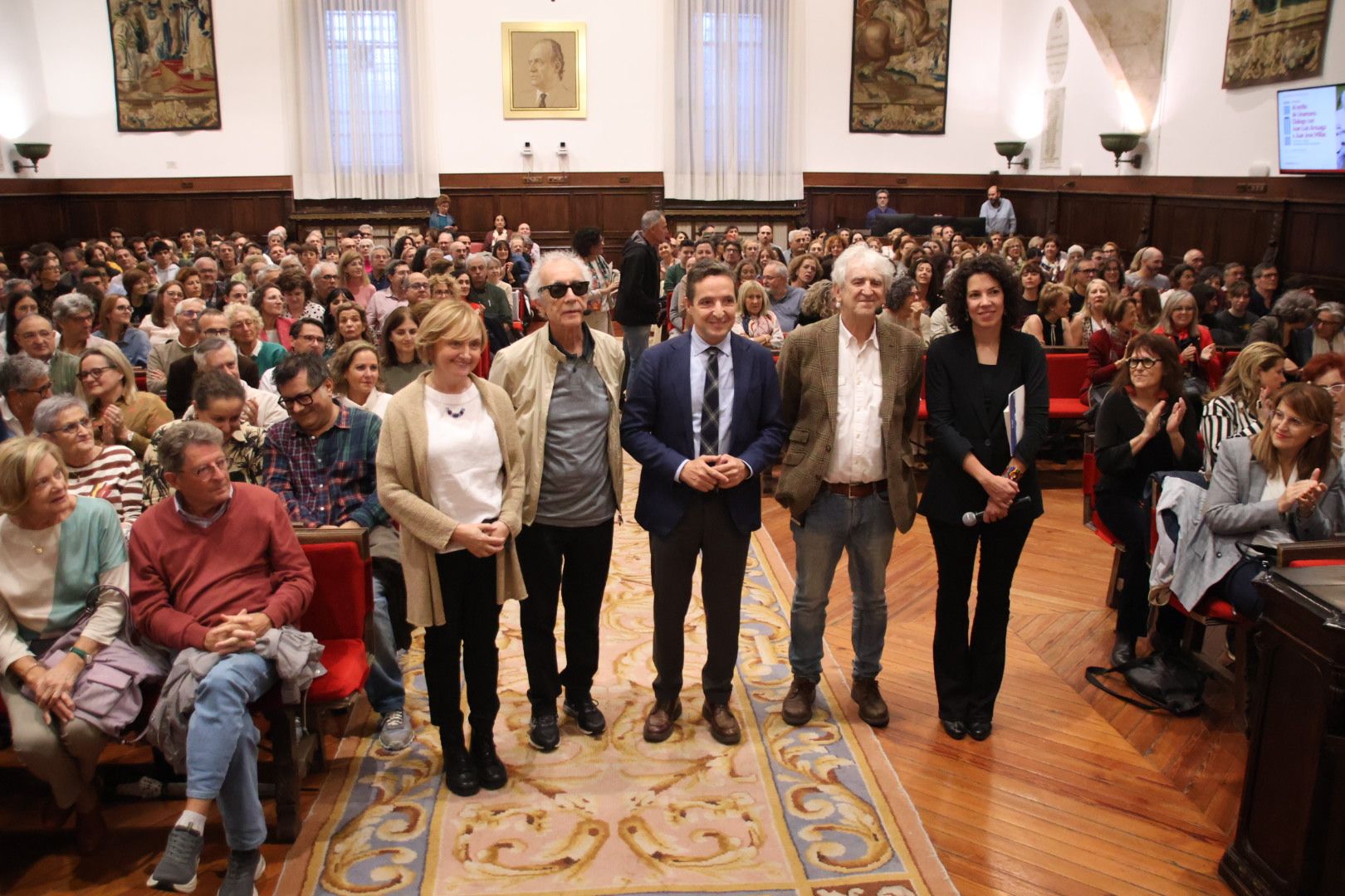 Juan Luis Arsuaga y Juan José Millás dialogan al estilo de Unamuno en el Paraninfo