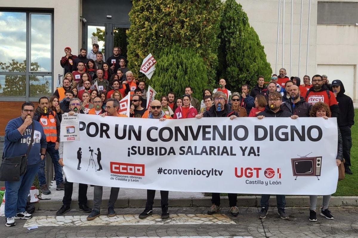 Trabajadores de RTVCyL concentrados en Valladolid | Foto CCOO