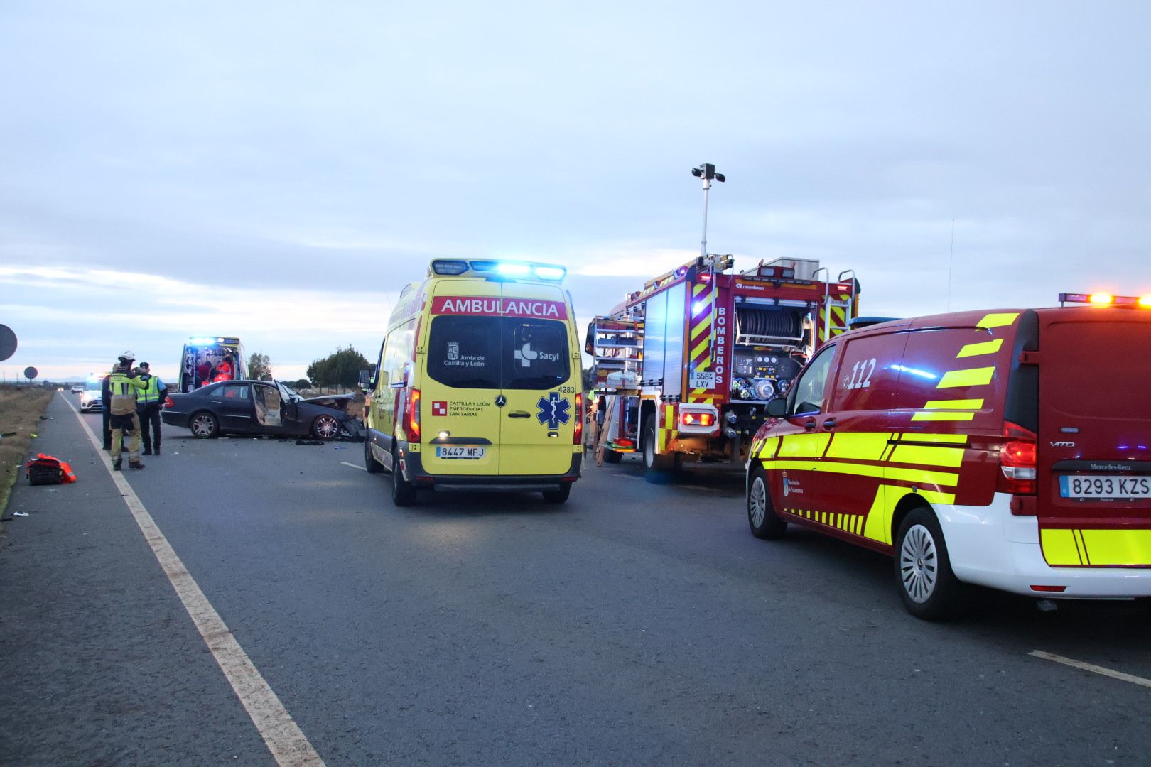 Accidente entre dos turismos en la carretera Valdelagua