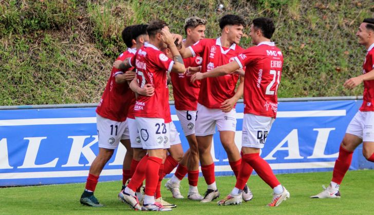 Los jugadores de Unionistas celebran el 0 1 de Pau en Urritxe | FOTO UNIONISTAS CF