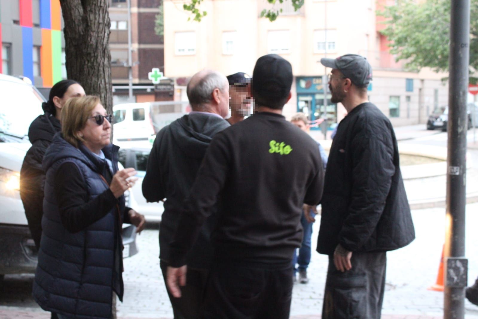 Un detenido en las protestas por la tala de árboles en la plaza del Oeste