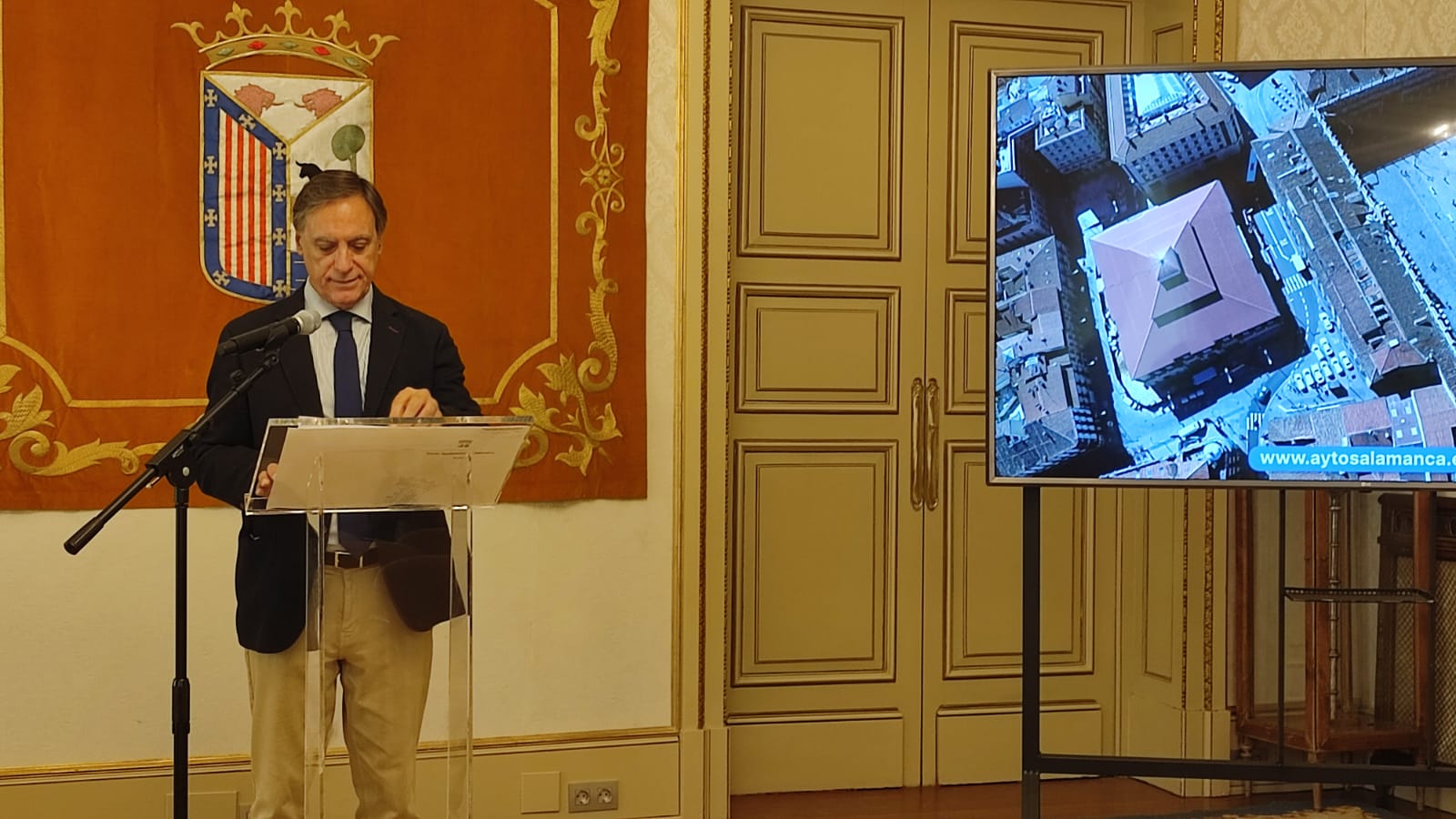 El alcalde de Salamanca, Carlos García Carbayo, presenta la nueva página web del Ayuntamiento de Salamanca