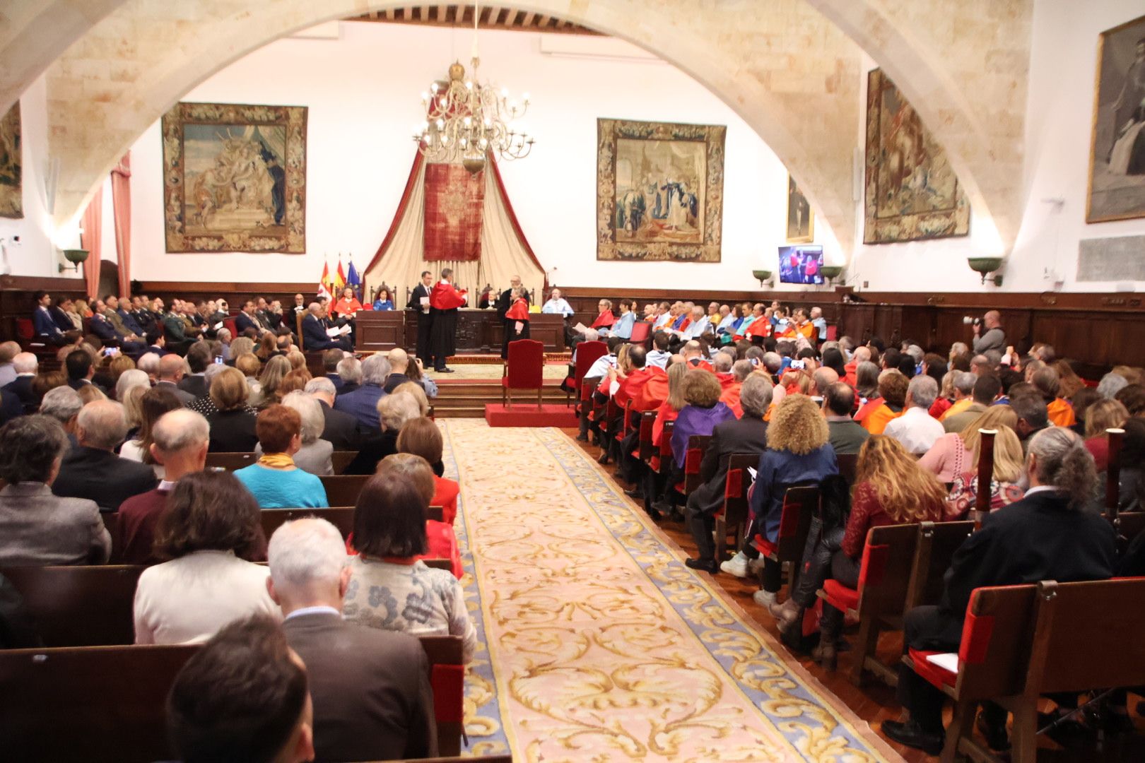 Investidura Araceli Mangas y Eulalia Pérez