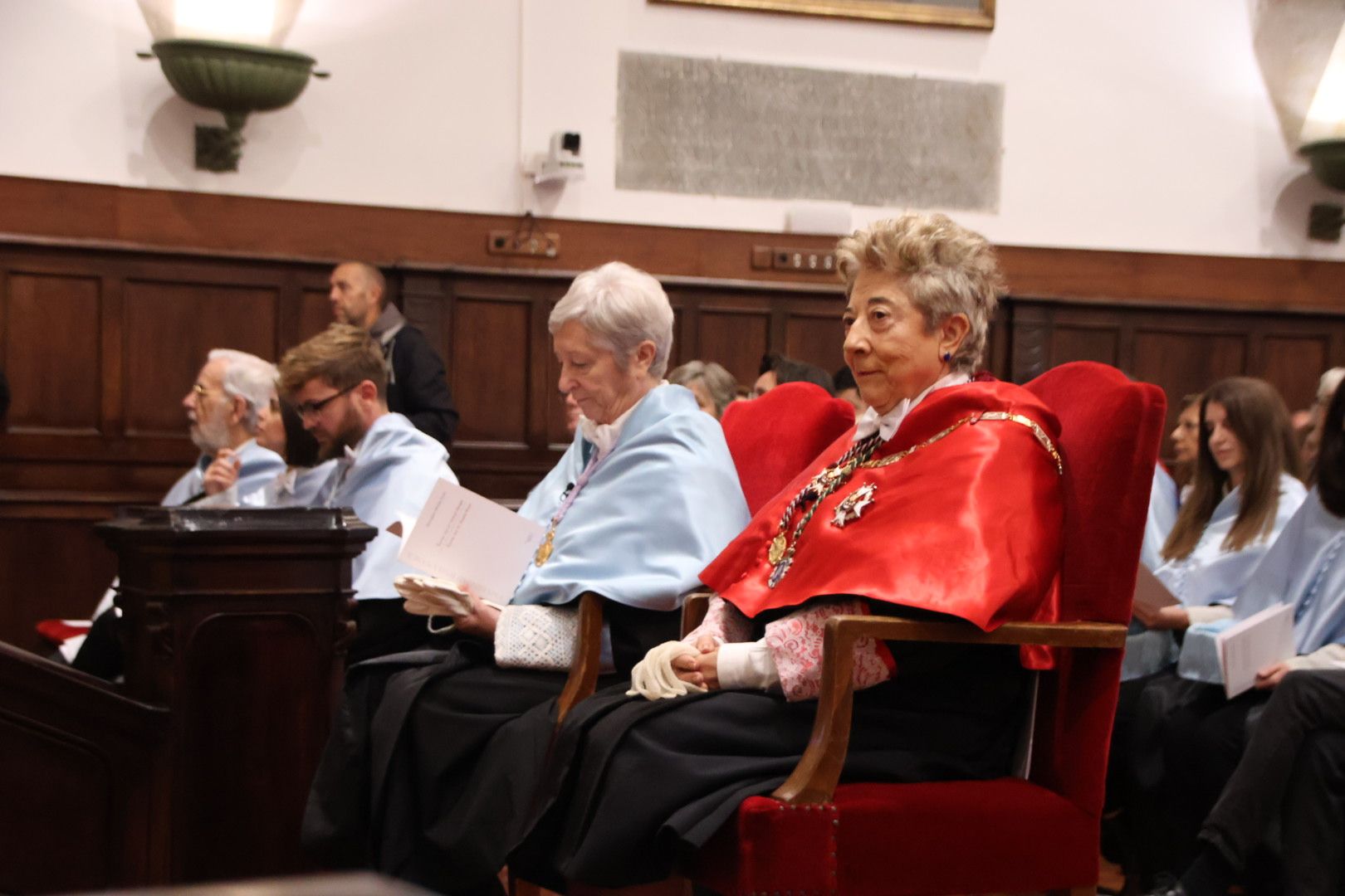 Investidura Araceli Mangas y Eulalia Pérez