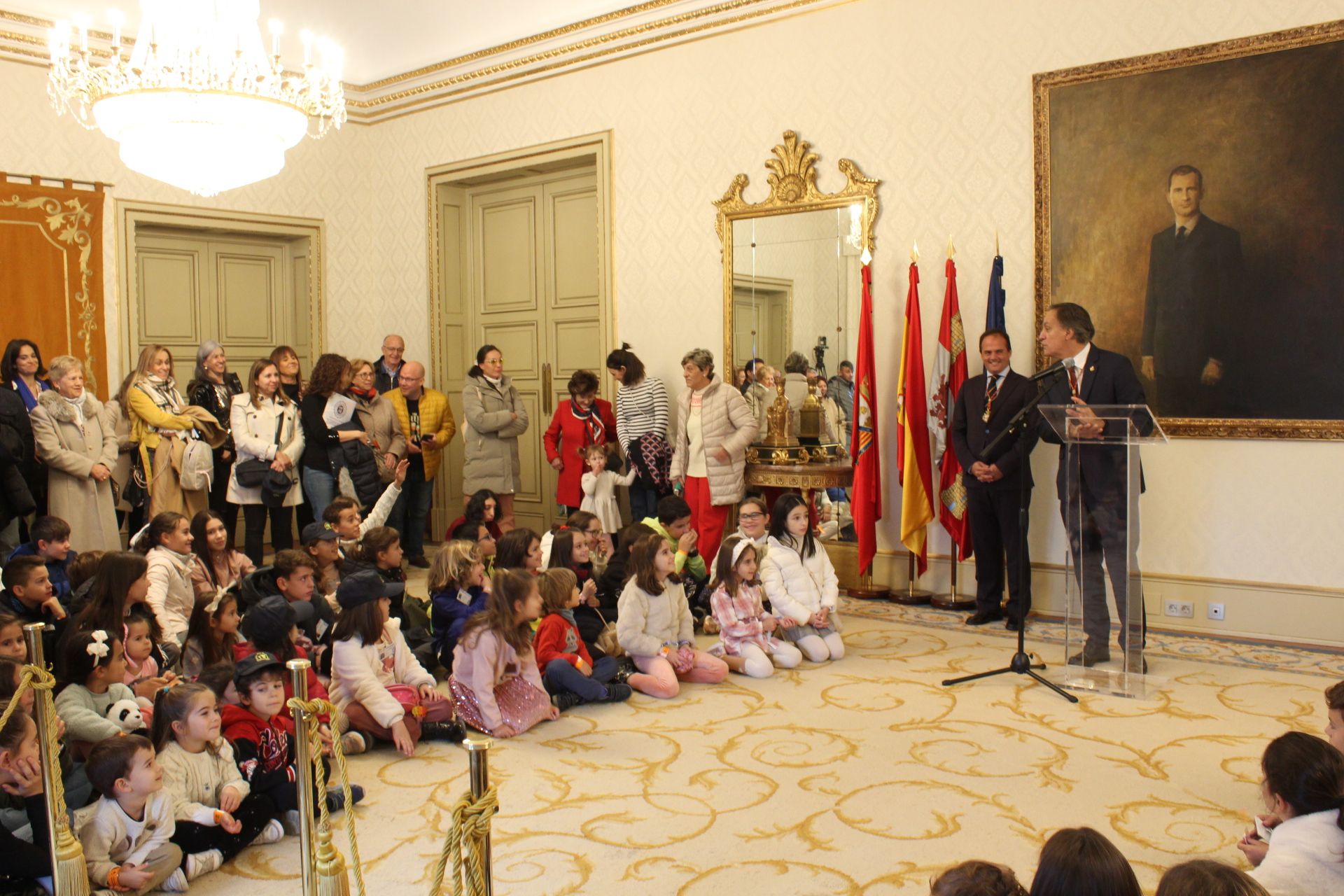 El Alcalde de Salamanca recibe a las familias de la Policía Local