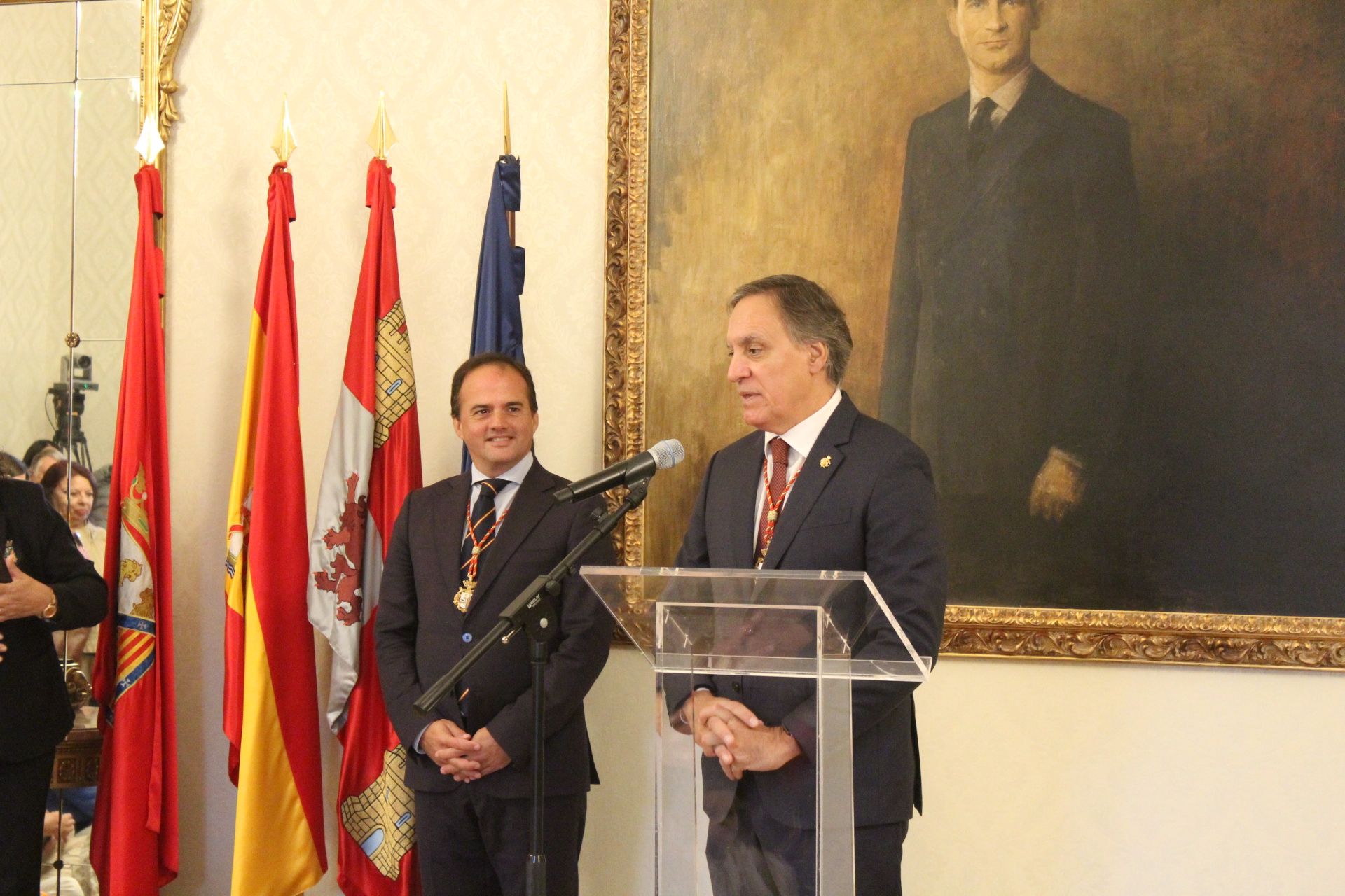 El Alcalde de Salamanca recibe a las familias de la Policía Local