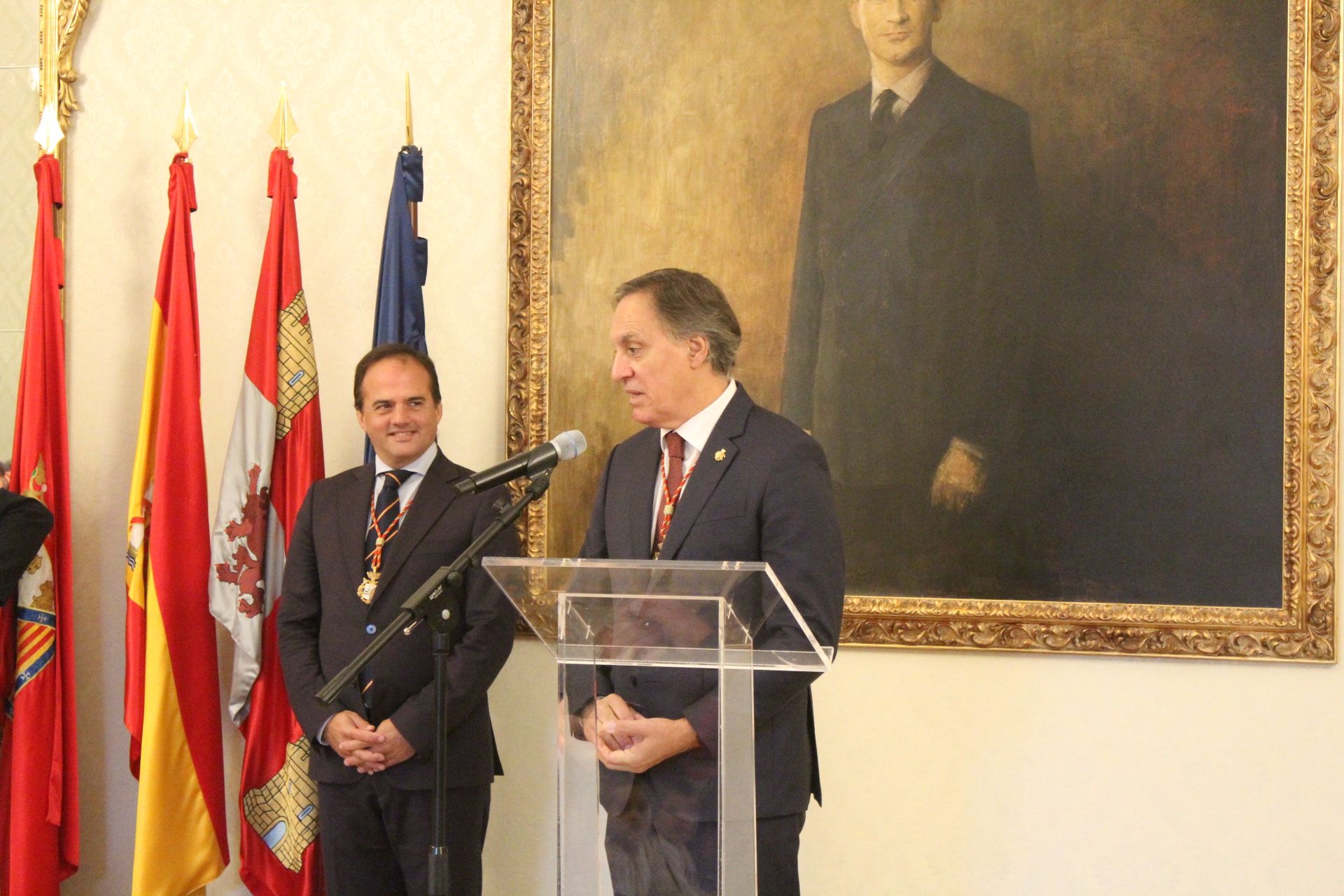 El Alcalde de Salamanca recibe a las familias de la Policía Local