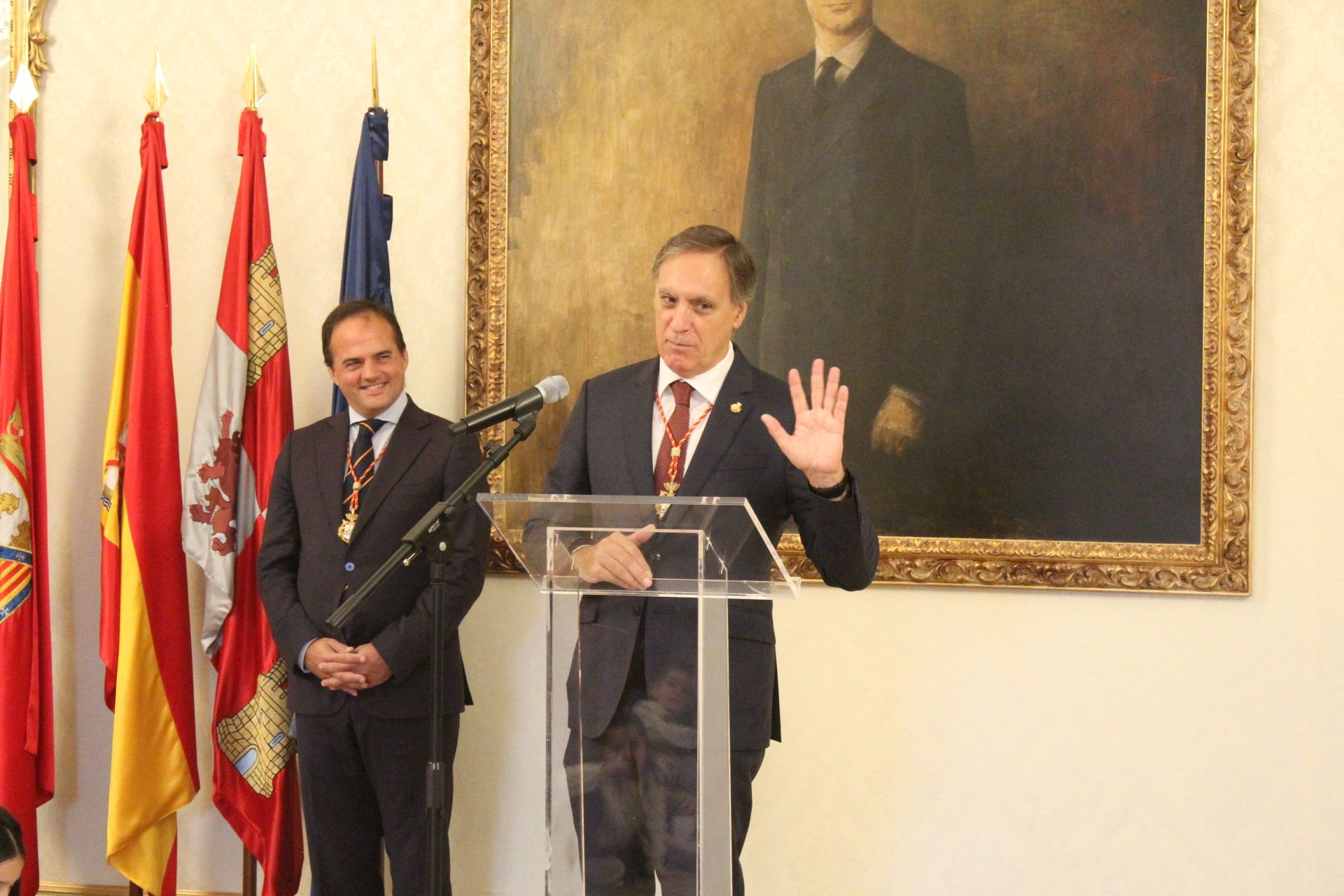 El Alcalde de Salamanca recibe a las familias de la Policía Local