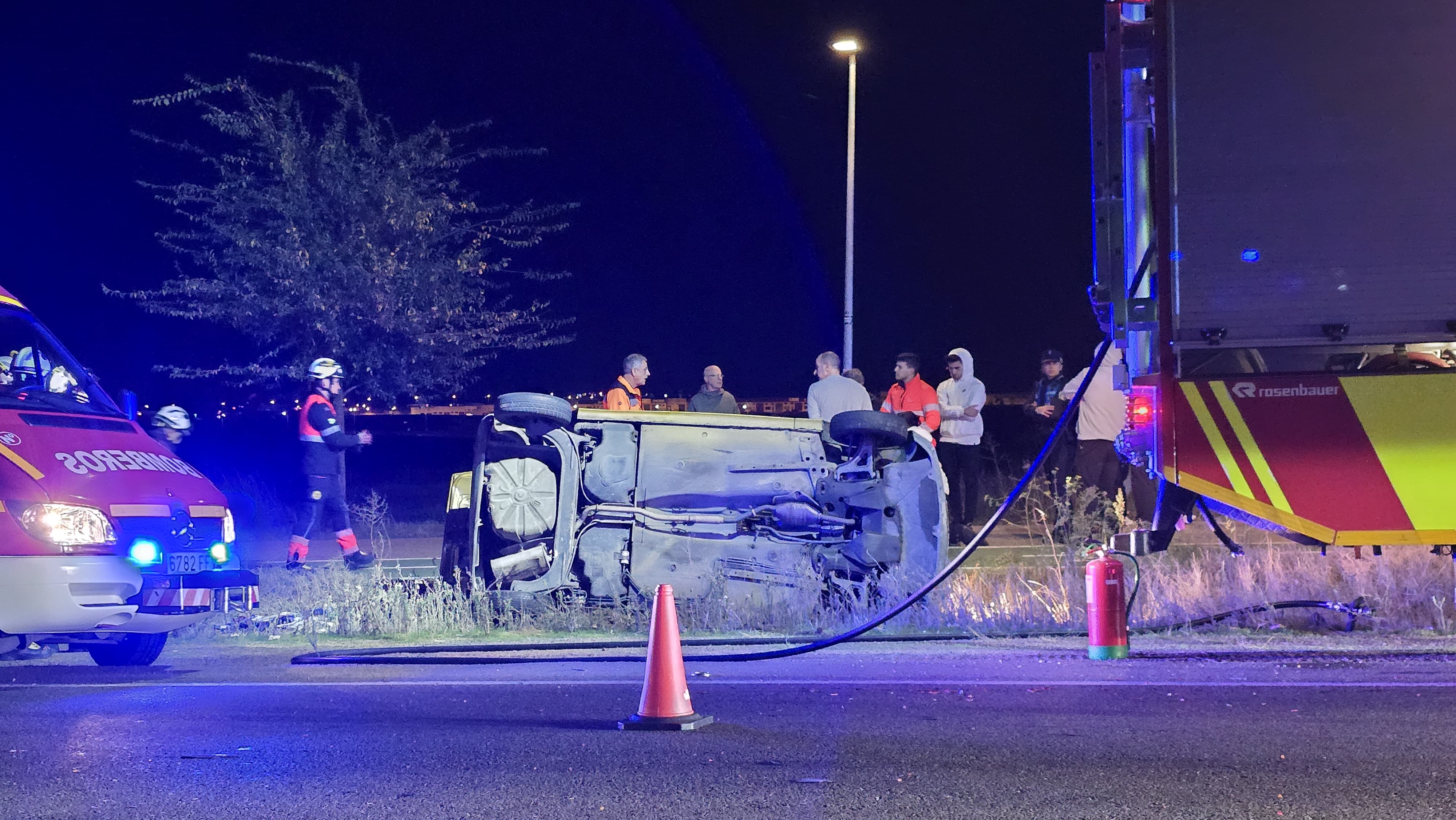 Vuelca un turismo en la carretera de Zamora. Fotos Andrea M (11)