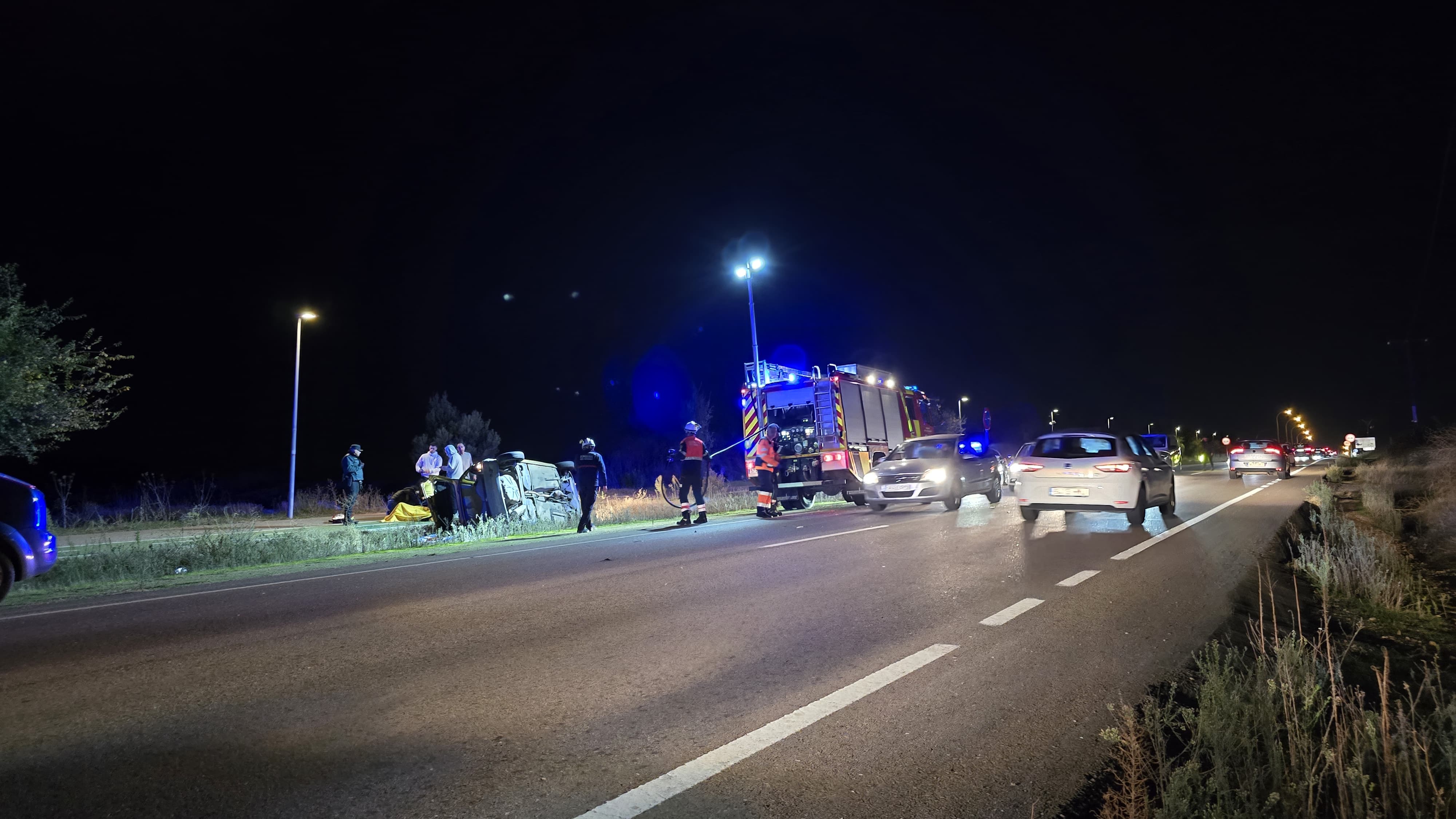 Vuelca un turismo en la carretera de Zamora. Fotos Andrea M (9)