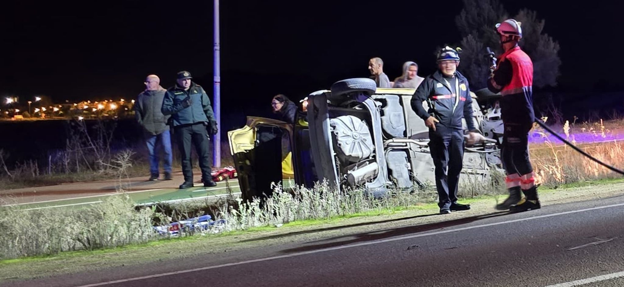 Vuelca un turismo en la carretera de Zamora