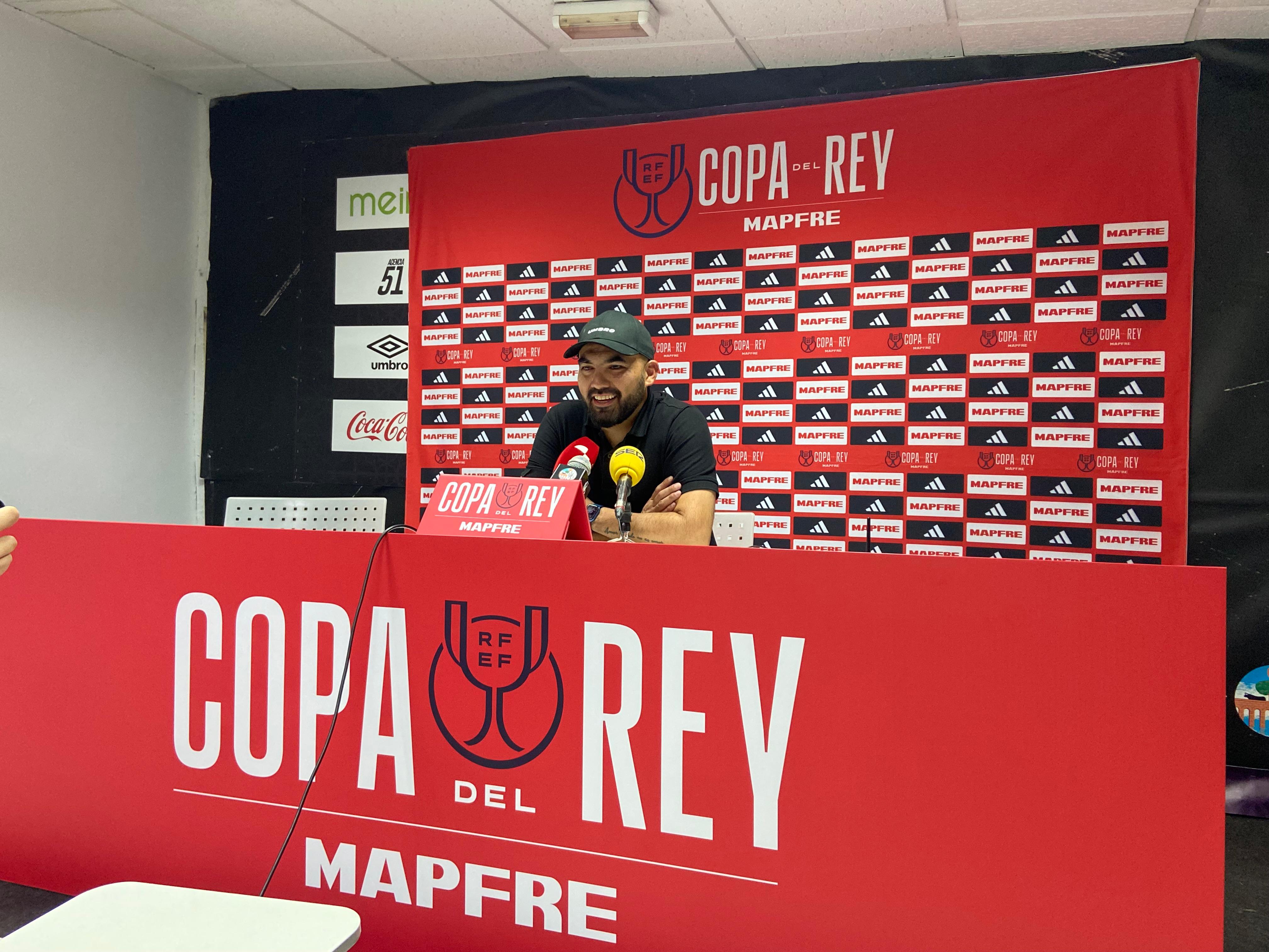 El entrenador del Salamanca CF UDS, Jehu Chiapas, en la rueda de prensa tras la victoria frente al Alcorcón.