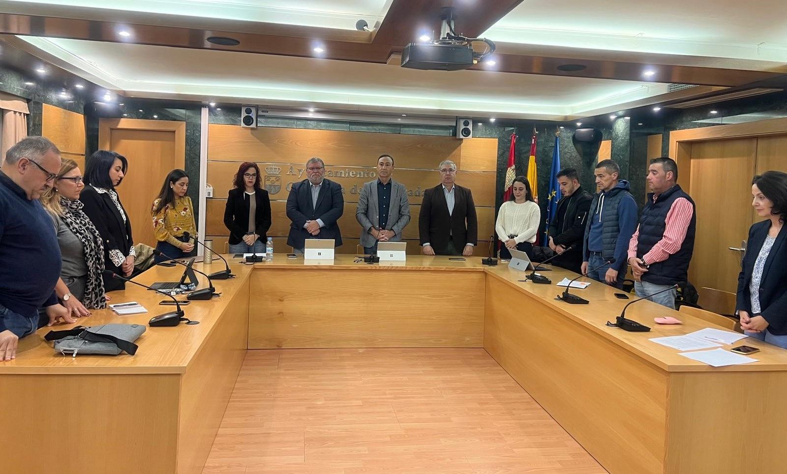 Pleno Carbajosa de la Sagrada, minuto de silencio por las víctimas de la DANA