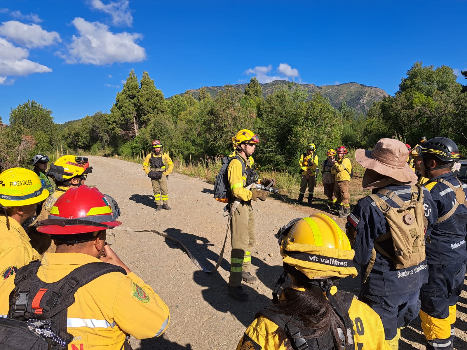 GALERÍA | Apagar incendios forestales por todo el mundo de forma altruista, la misión de un salmantino