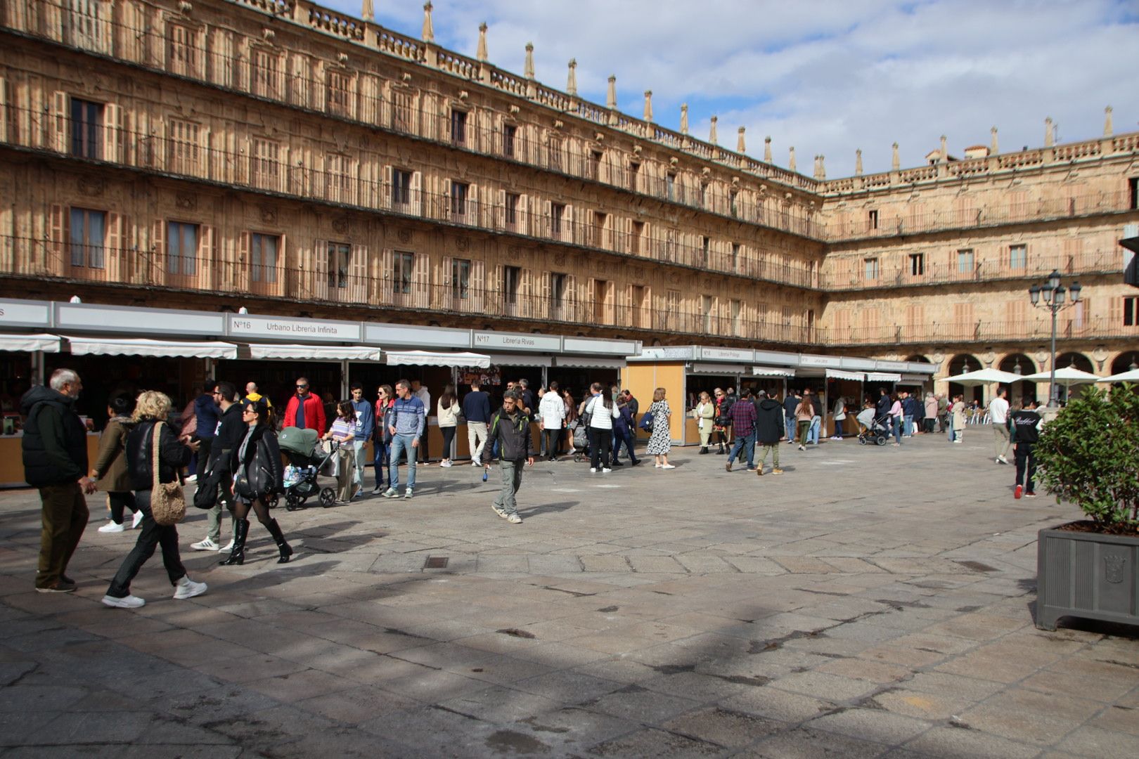 Inauguración de la 30º Feria del Libro Antiguo y de Ocasión vuelve a la Plaza Mayor