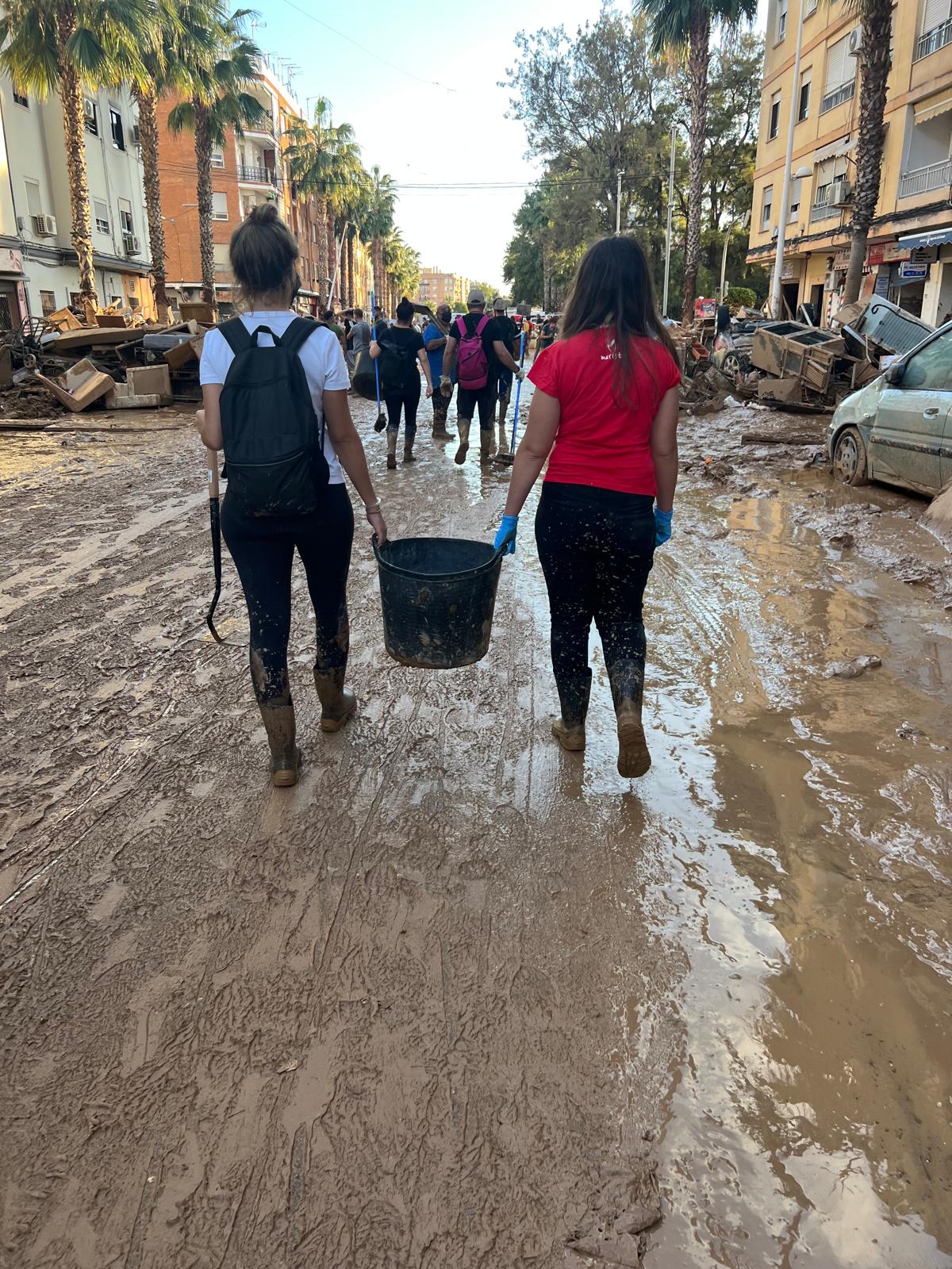 Salmantinos ayudando por la DANA en Valencia y Albacete con recogidas de alimentos 