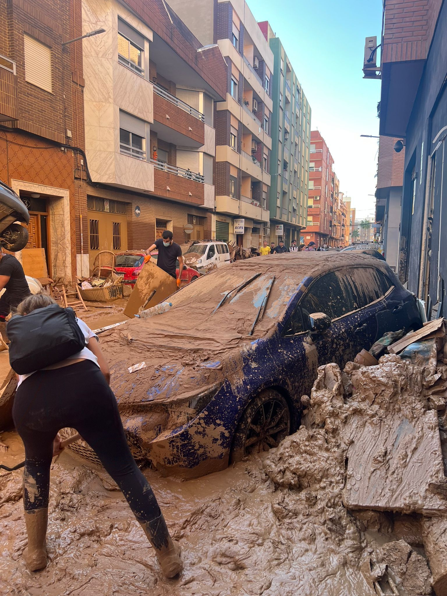 Salmantinos ayudando por la DANA en Valencia y Albacete con recogidas de alimentos 