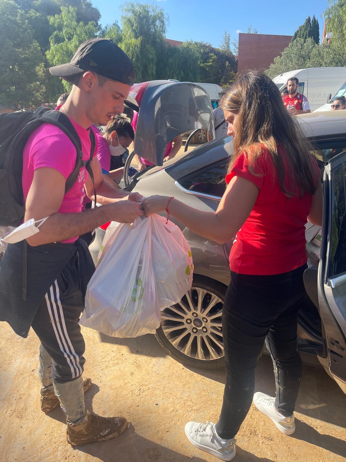 Salmantinos ayudando por la DANA en Valencia y Albacete con recogidas de alimentos 