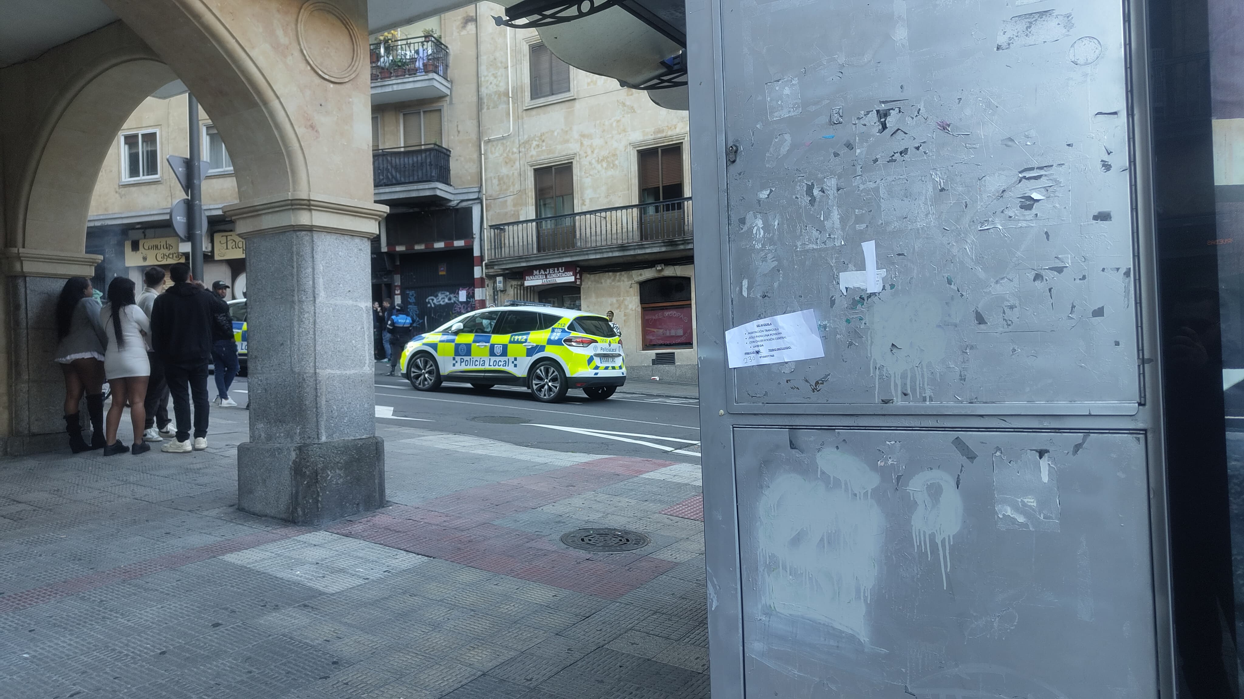 Varios efectivos de la policía de Salamanca intervienen en una redada en un ‘after’ de la calle Sancti Spíritus