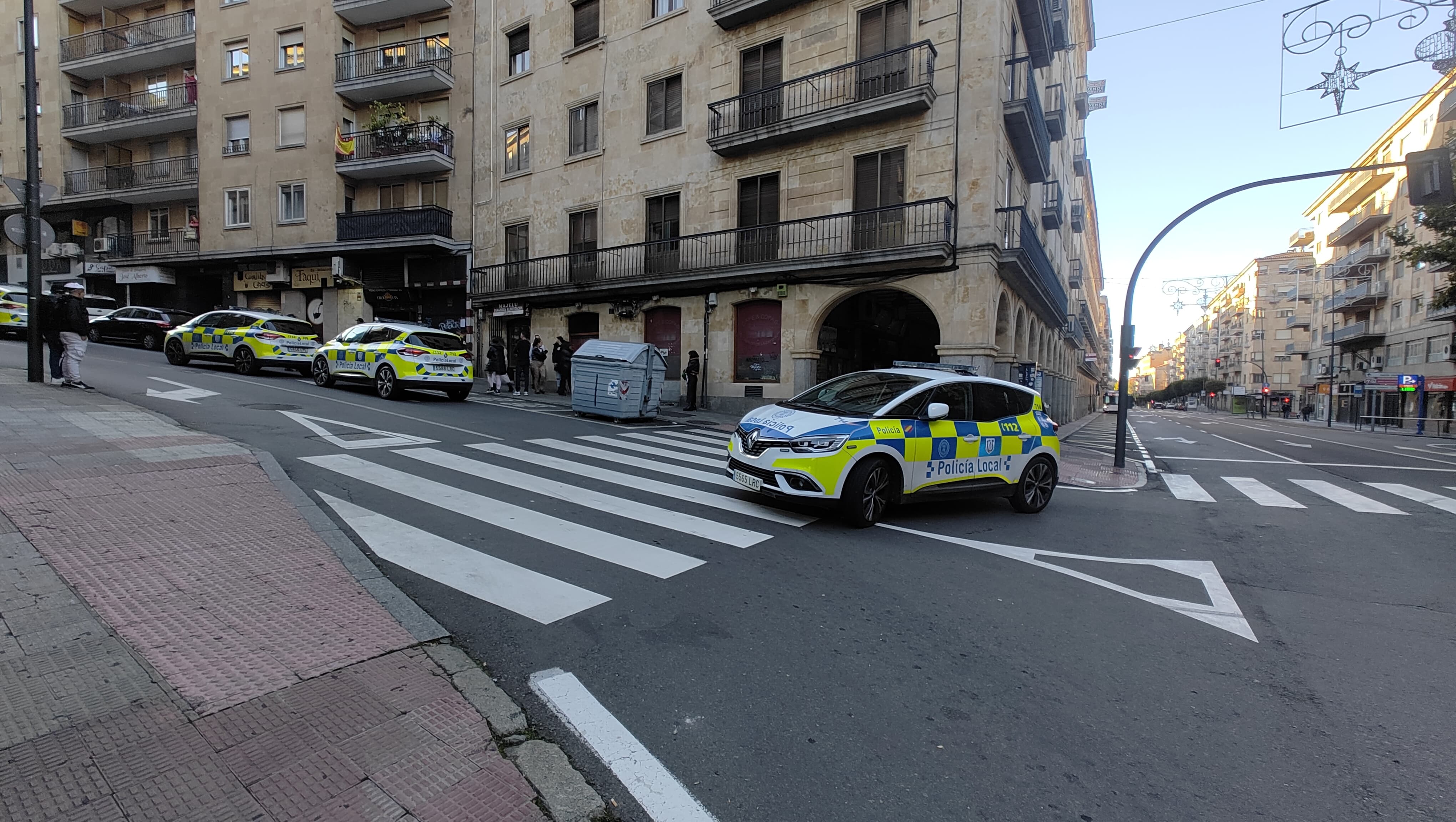 Varios efectivos de la policía de Salamanca intervienen en una redada en un ‘after’ de la calle Sancti Spíritus