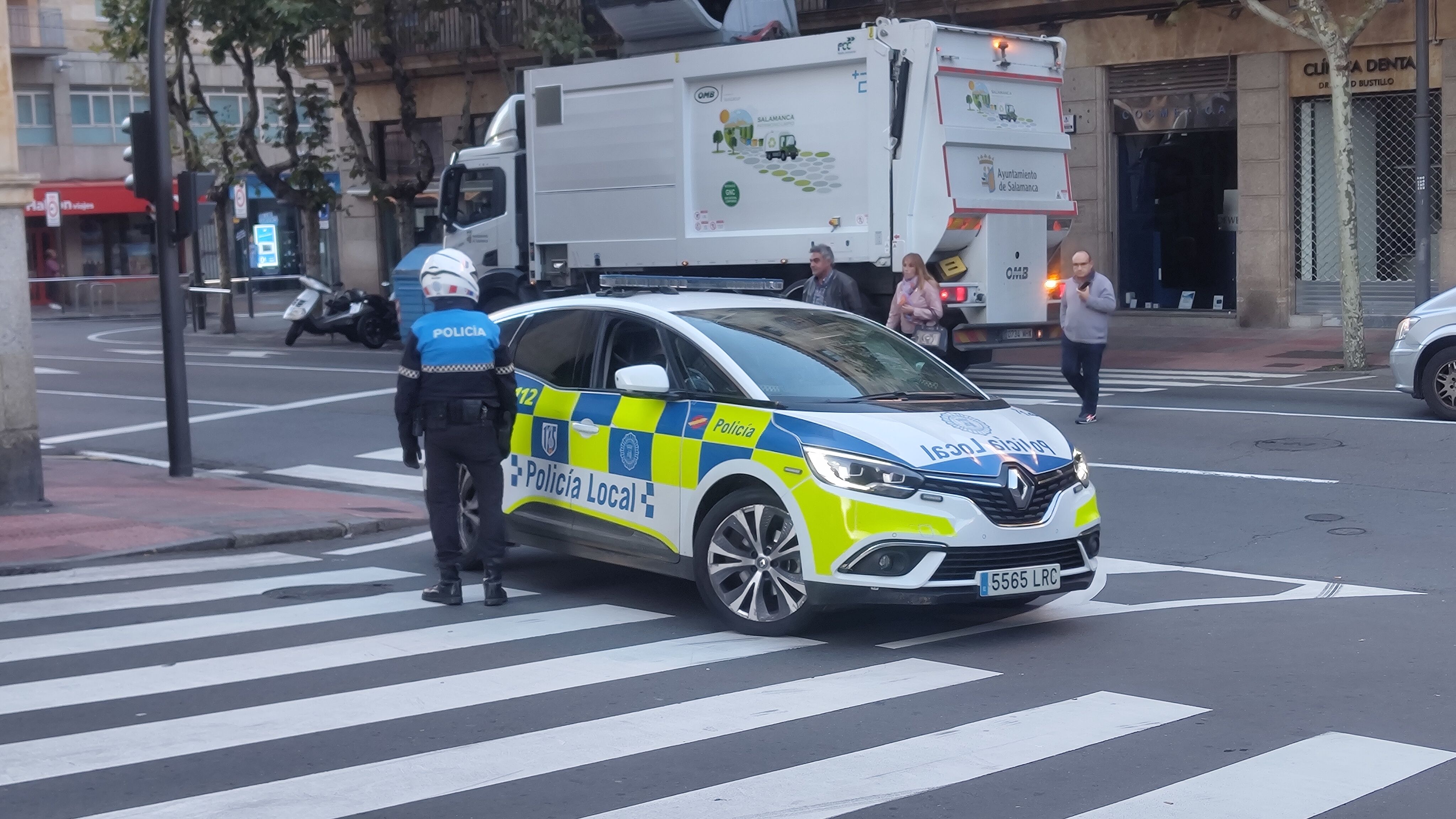 Varios efectivos de la policía de Salamanca intervienen en una redada en un ‘after’ de la calle Sancti Spíritus