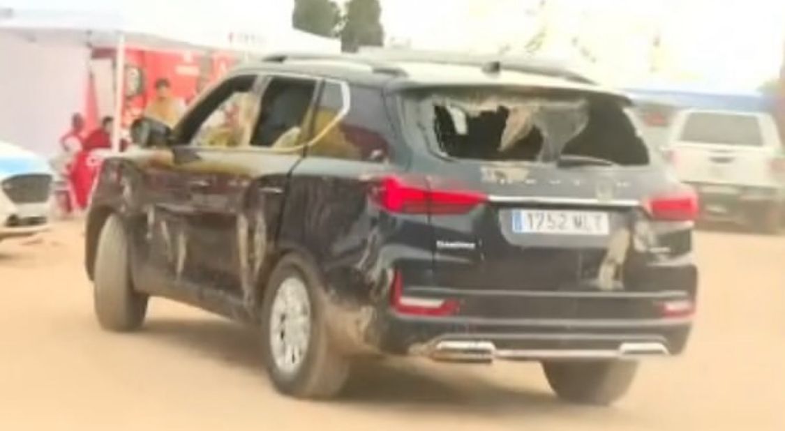 Así ha quedado el coche oficial de Pedro Sánchez tras los incidentes en Valencia