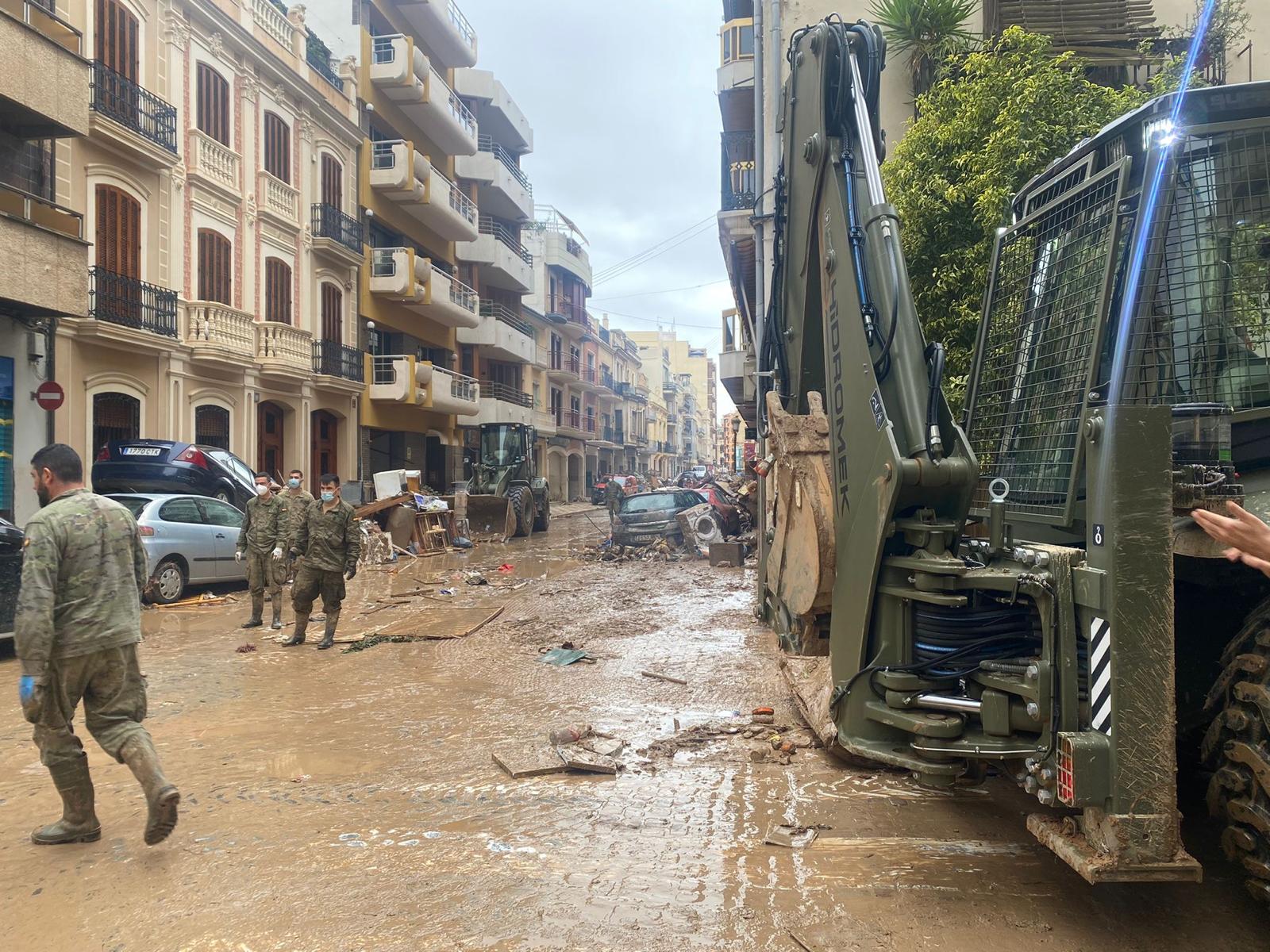 Militares del REI 11 de Salamanca trabajando en Algemesí y Aldaia. Imágenes facilitadas a Salamanca24horas por el REI 11