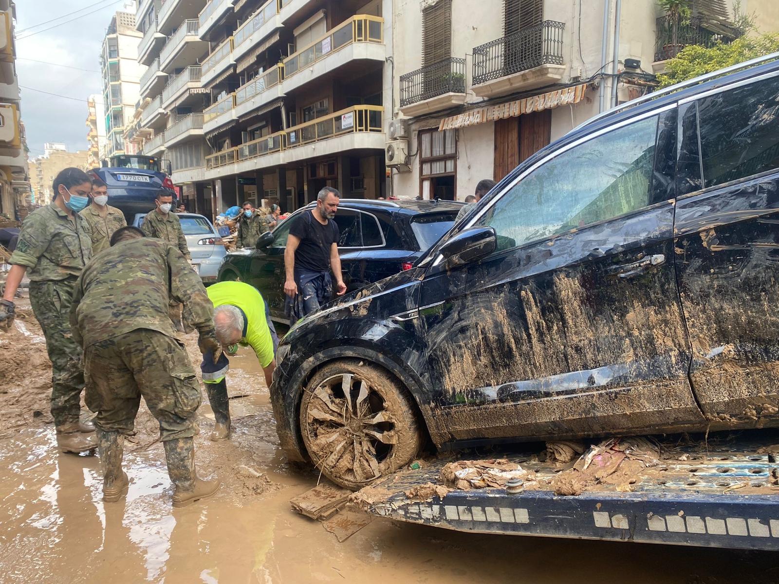 Militares del REI 11 de Salamanca trabajando en Algemesí y Aldaia. Imágenes facilitadas a Salamanca24horas por el REI 11