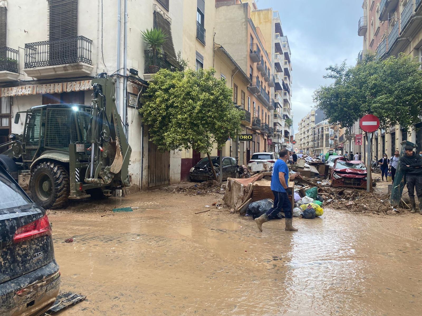 Militares del REI 11 de Salamanca trabajando en Algemesí y Aldaia. Imágenes facilitadas a Salamanca24horas por el REI 11