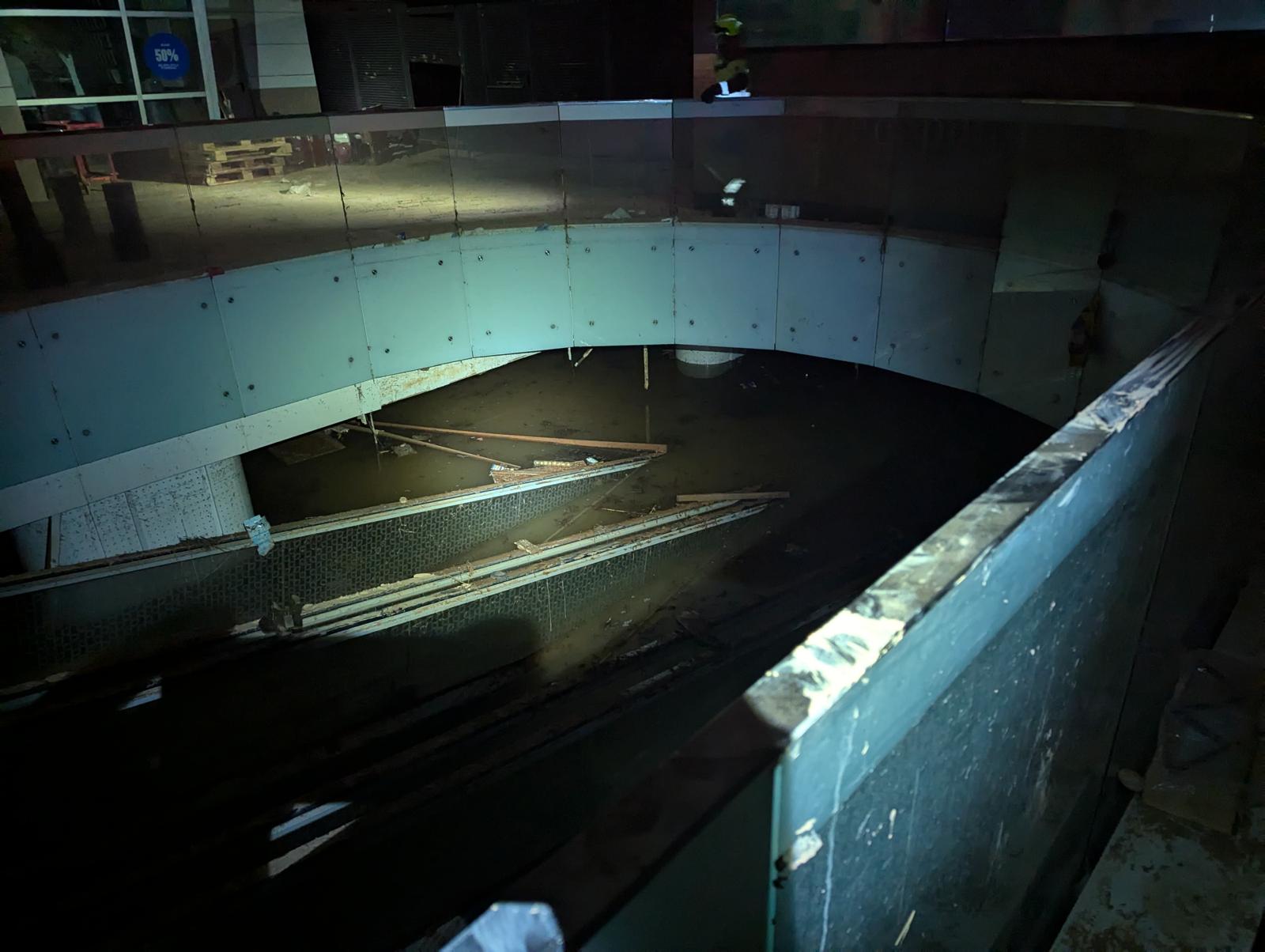 Escaleras del centro comercial de Bonaire, en Valencia Bomberos de la Diputación de Salamanca