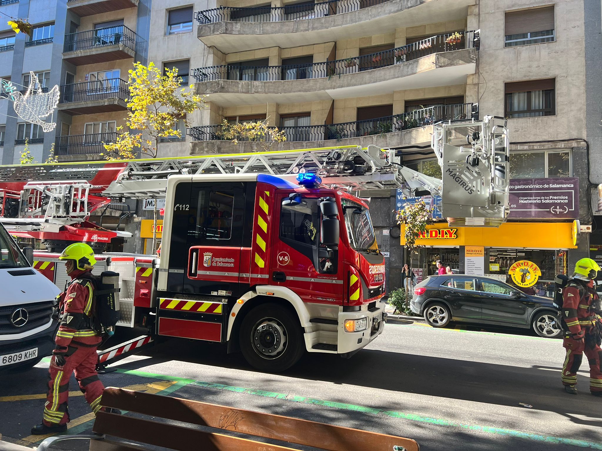 Bomberos del Ayuntamiento de Salamanca en Torres Villarroel 