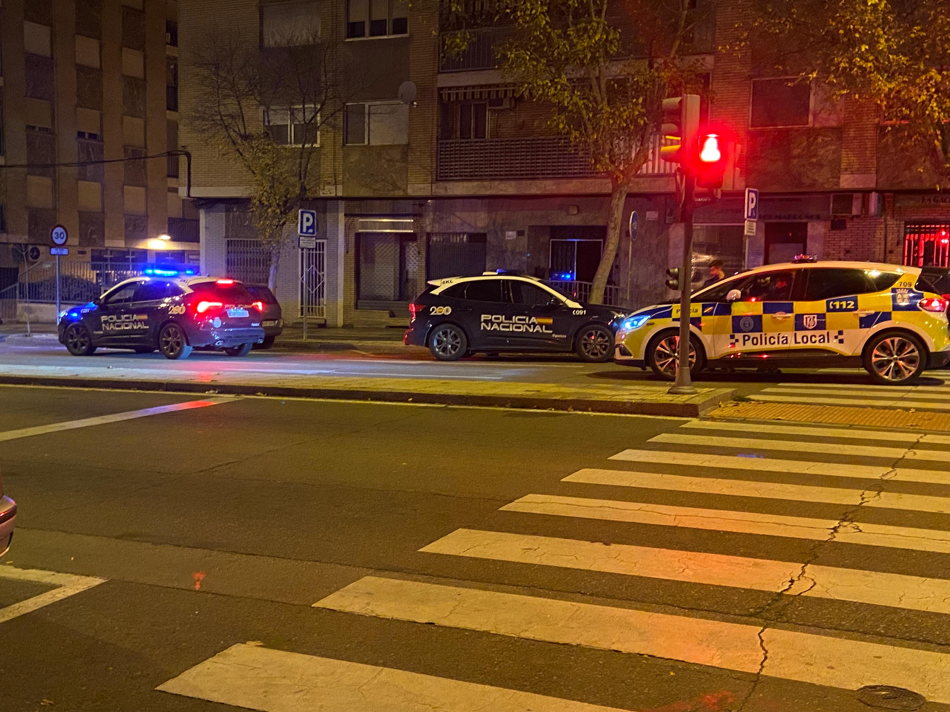 GALERÍA | Detenido por una disputa con su pareja en el paseo de los Madroños