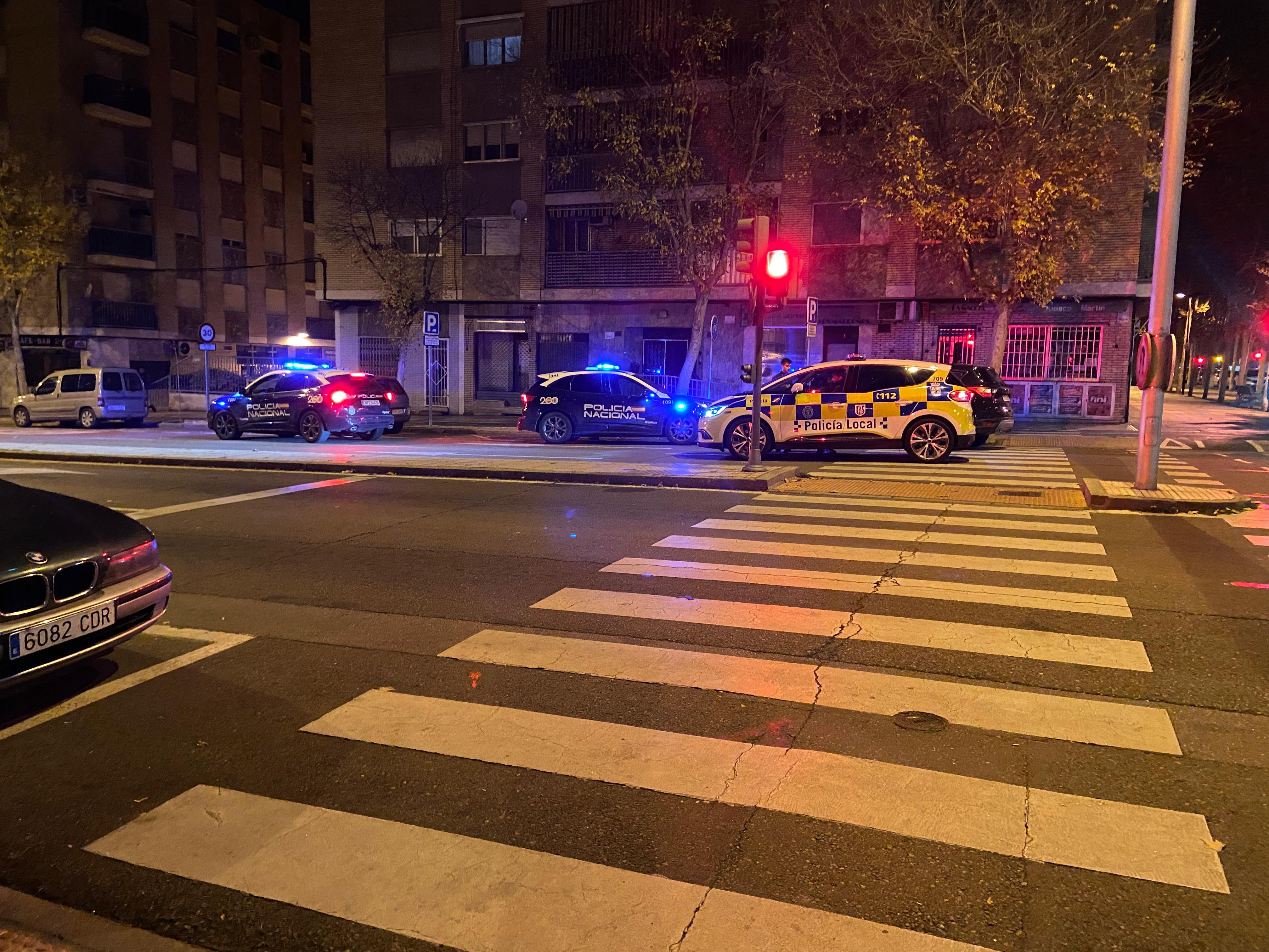 GALERÍA | Detenido por una disputa con su pareja en el paseo de los Madroños