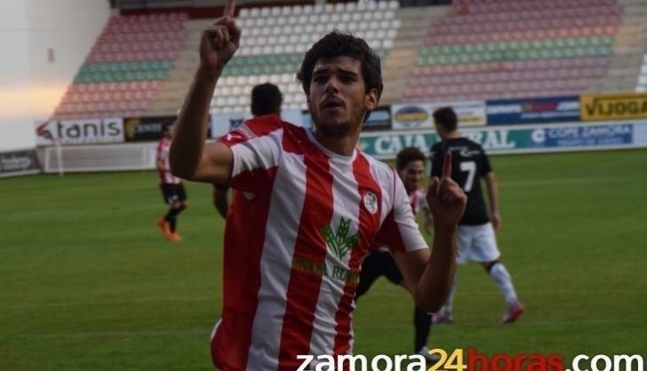 De la Nava celebra un gol con el Zamora | FOTO ZAMORA24HORAS.COM