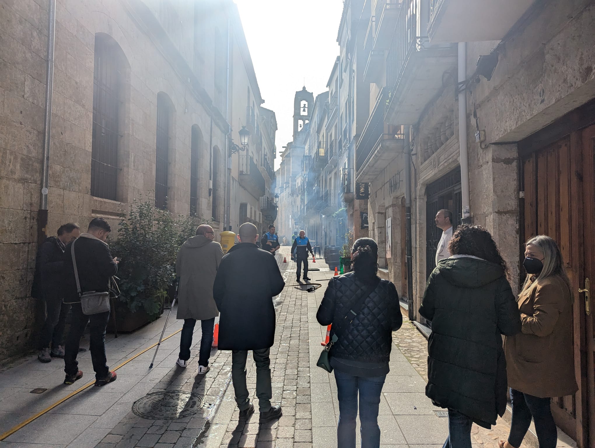 Sin luz parte del centro de Ciudad Rodrigo por un incendio en una arqueta (4)