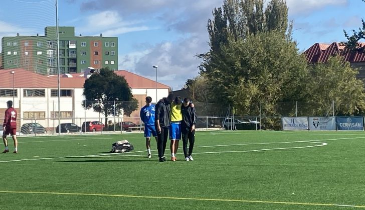 Carlos García se retira lesionado del entrenamiento de Unionistas | FOTO SALAMANCA24HORAS.COM