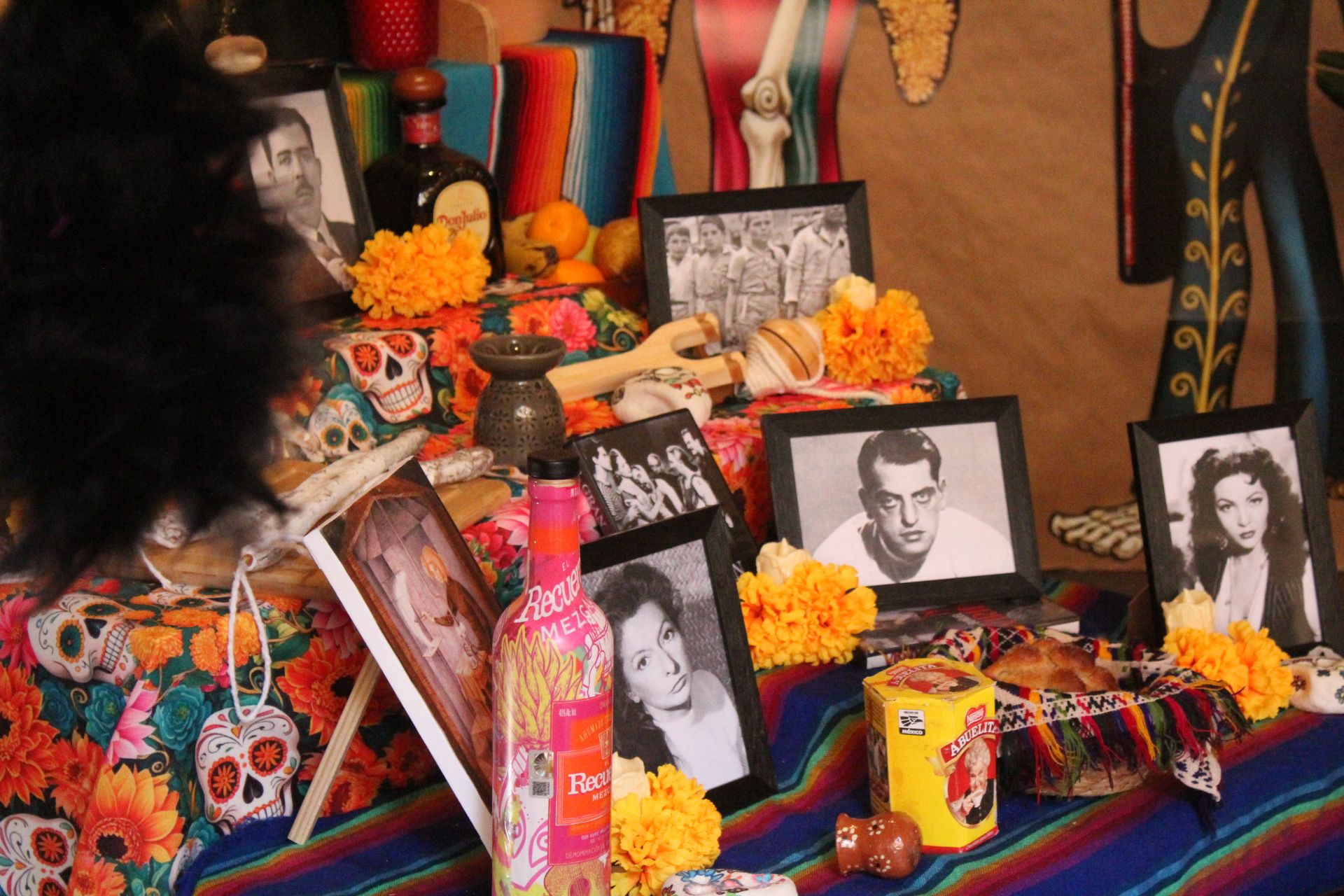 Carapintada de catrina, sentido y simbología de la Ofrenda a los muertos